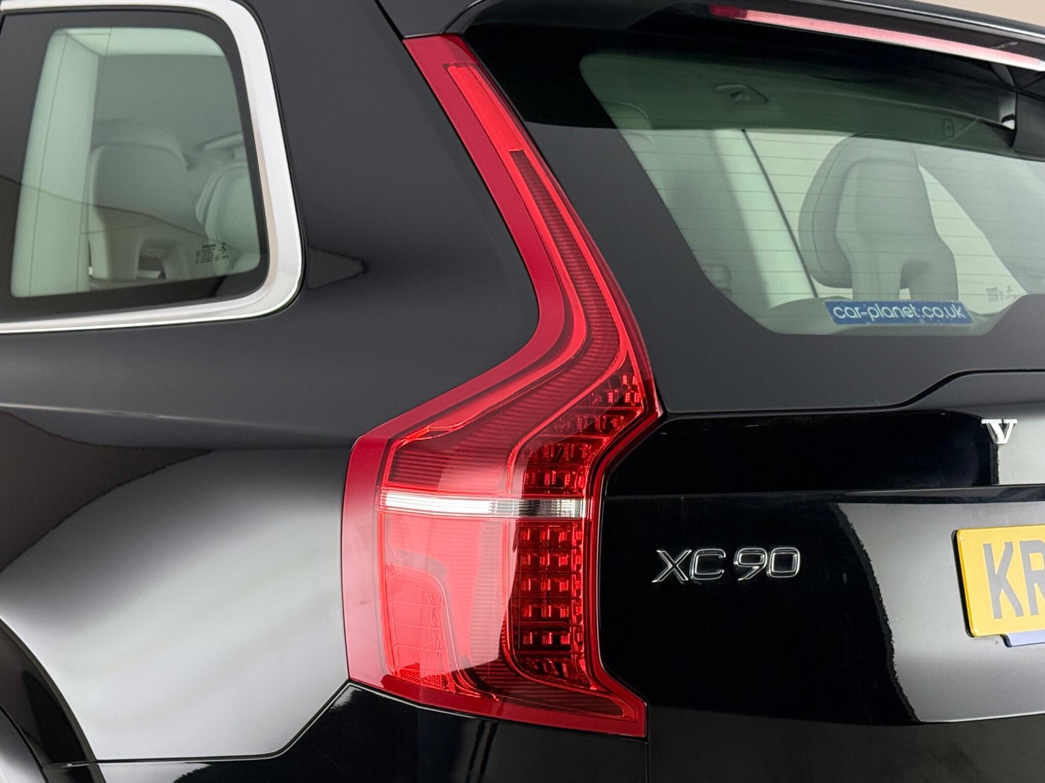 Volvo XC90 view 11