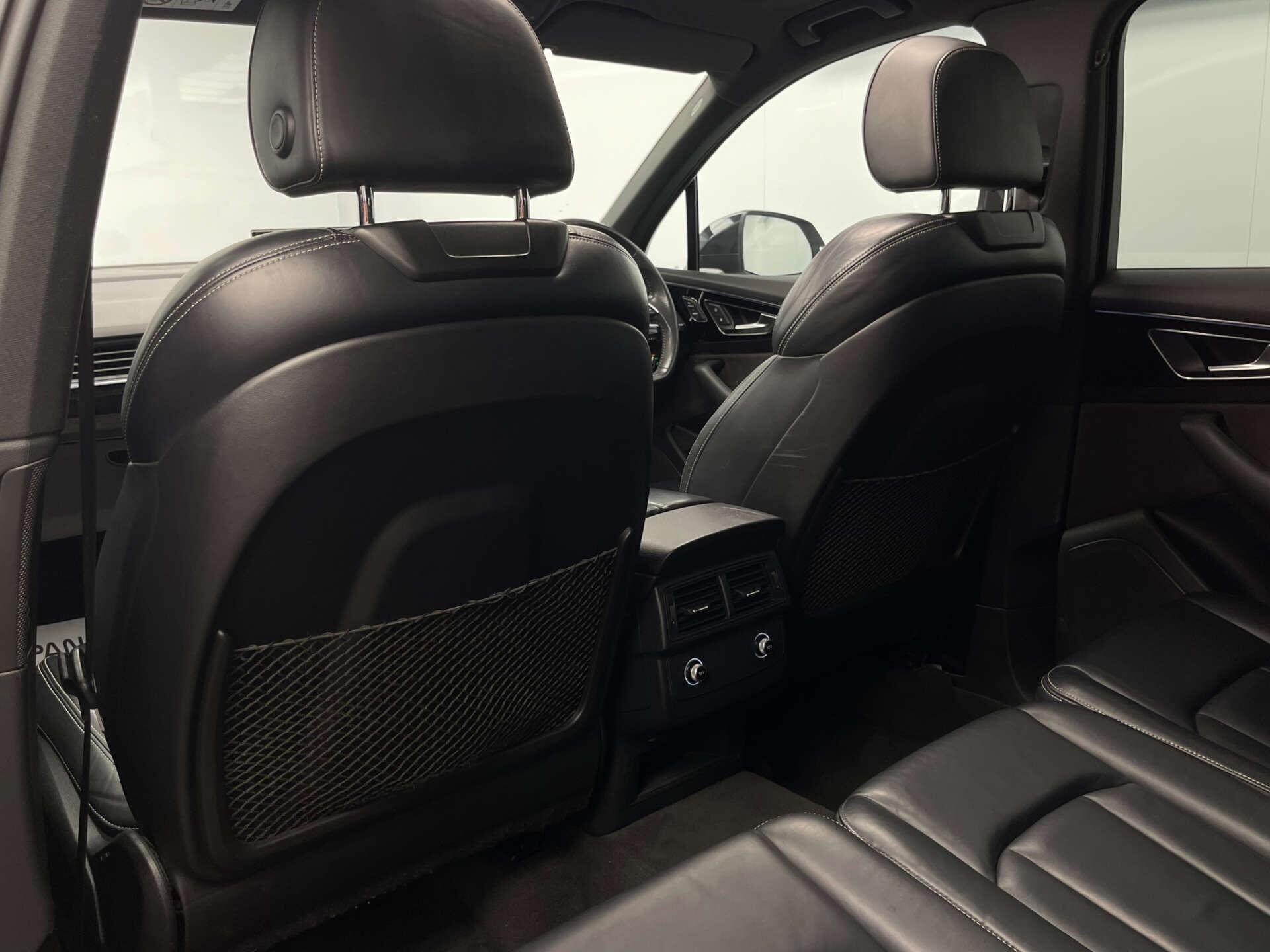 Audi Q7 view 47
