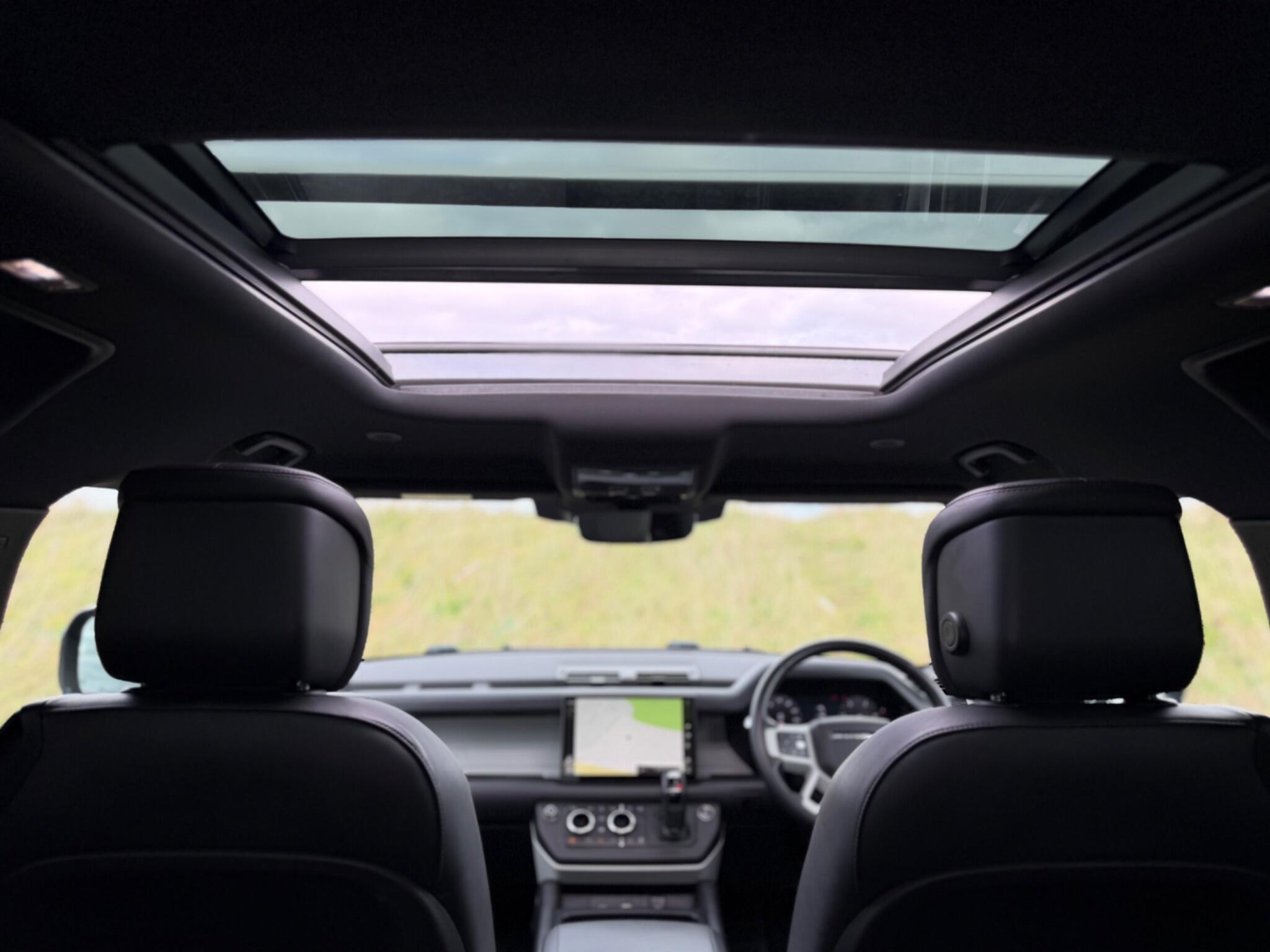 Land Rover Defender view 33