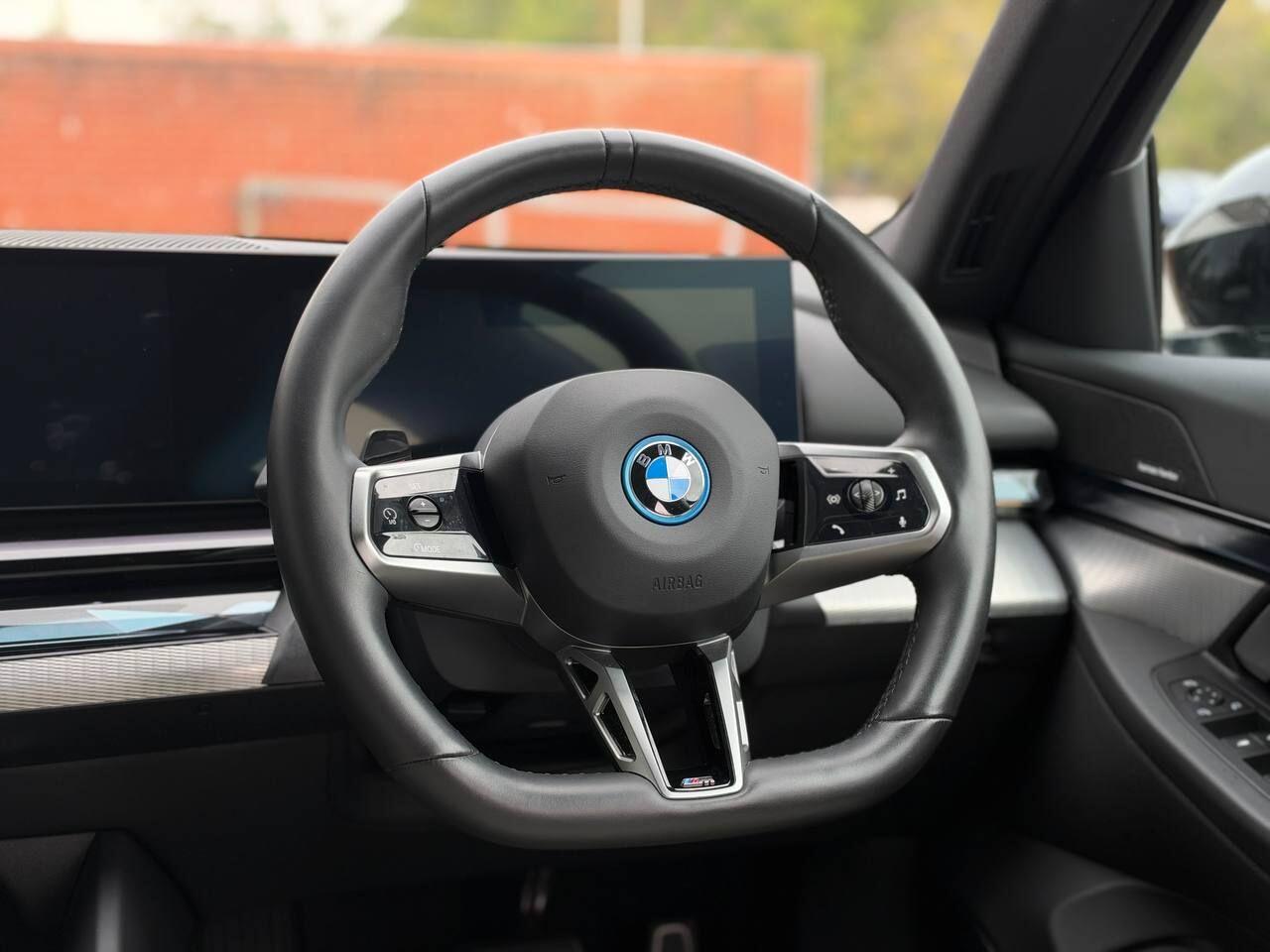BMW i5 view 25