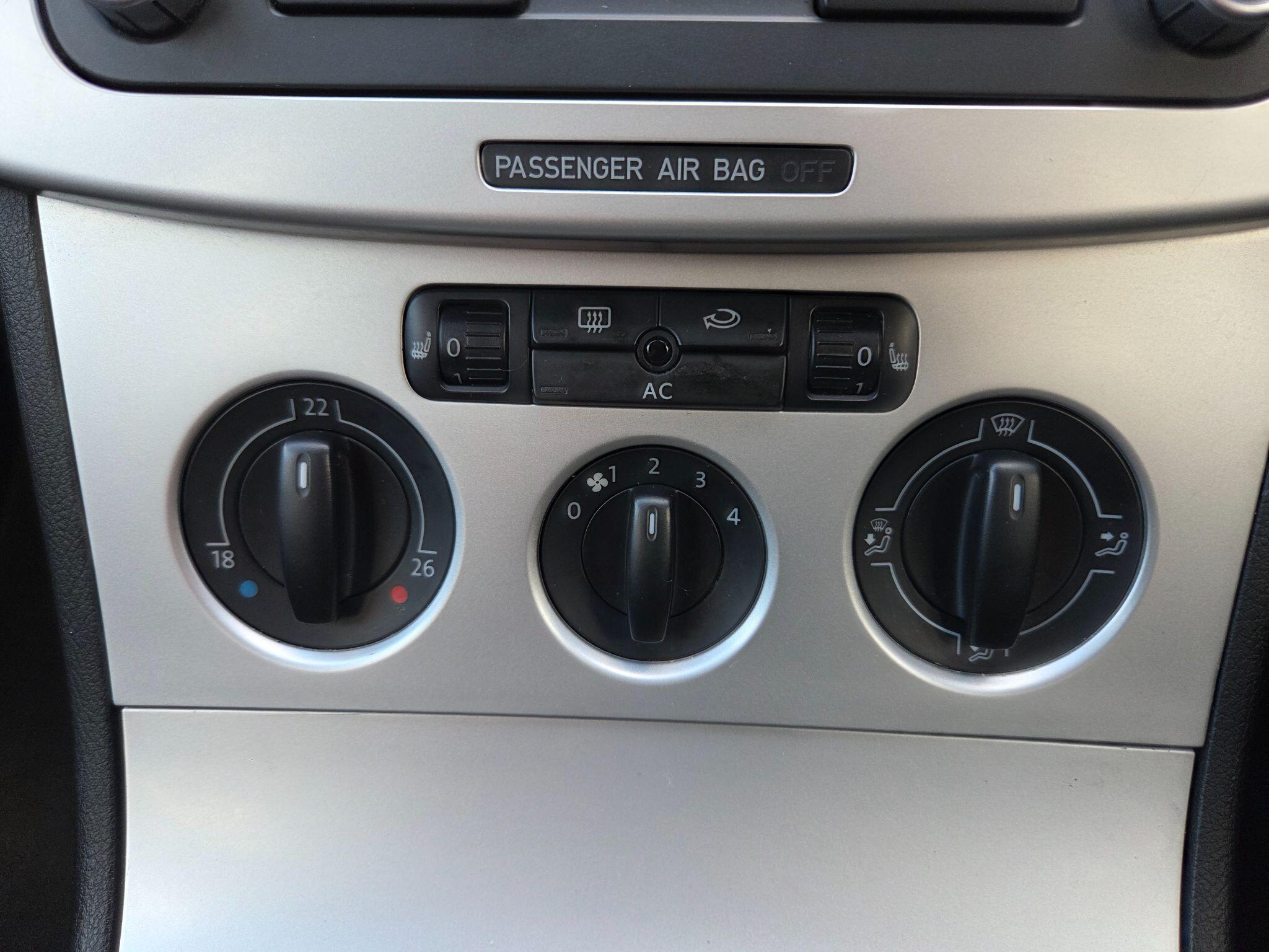 Volkswagen Passat view 19