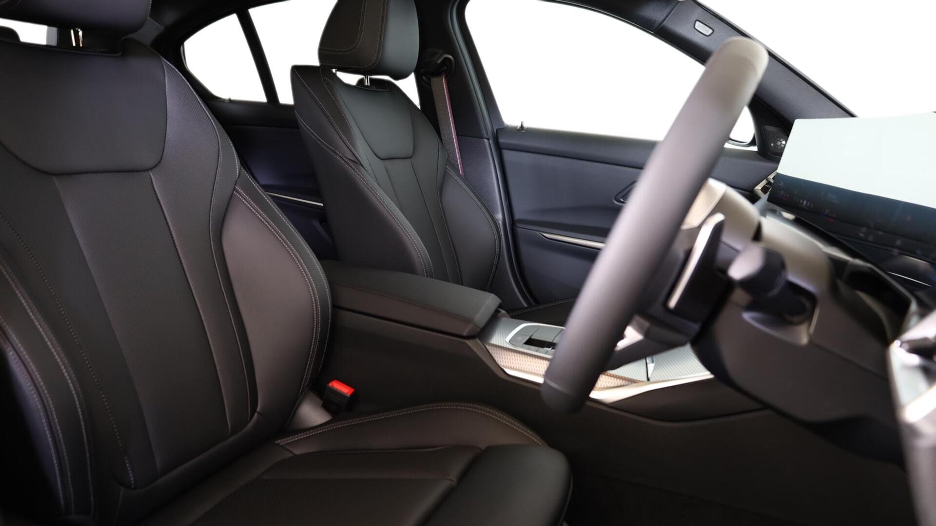 BMW 3 Series view 11
