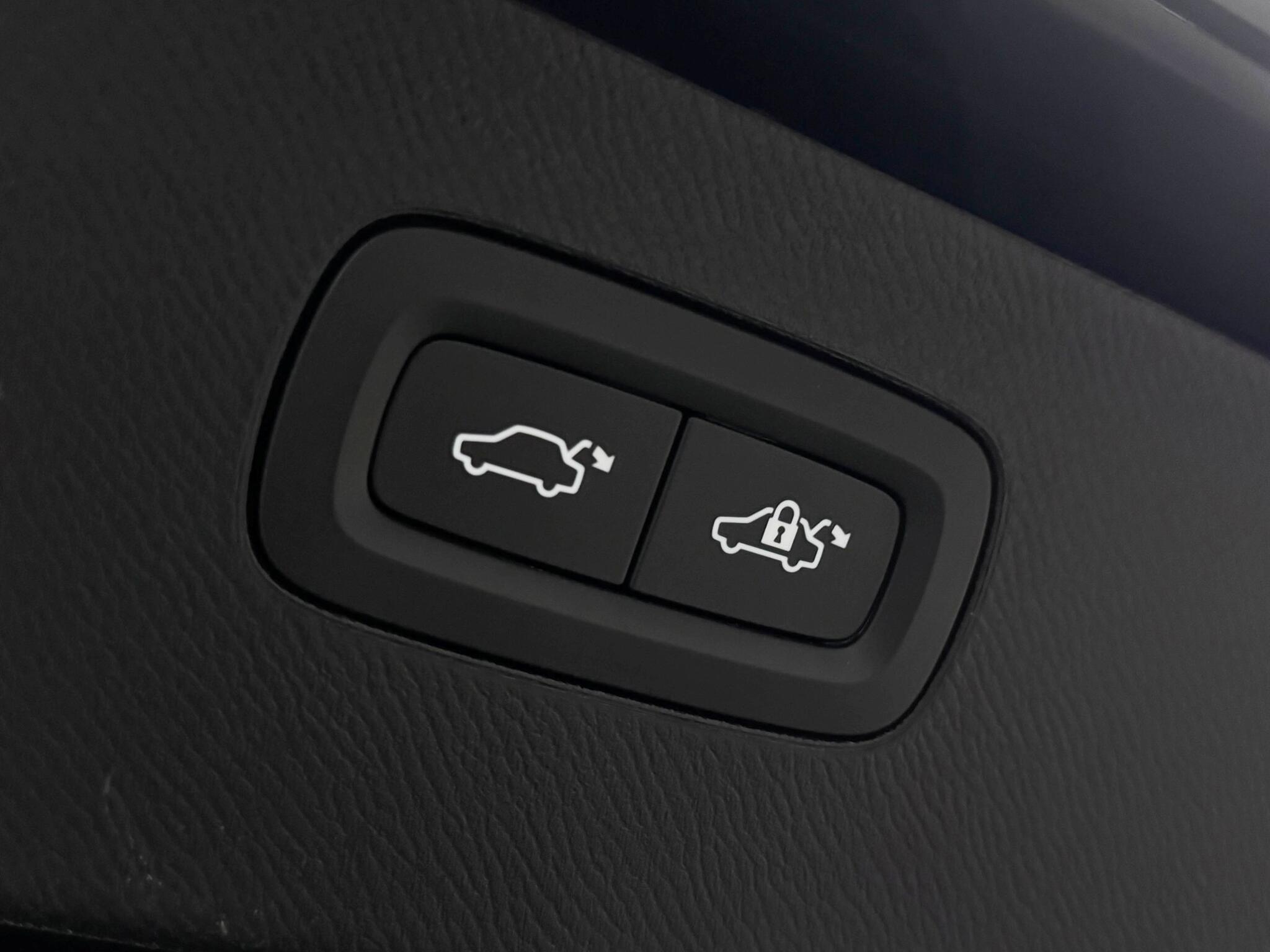 Volvo XC90 view 9