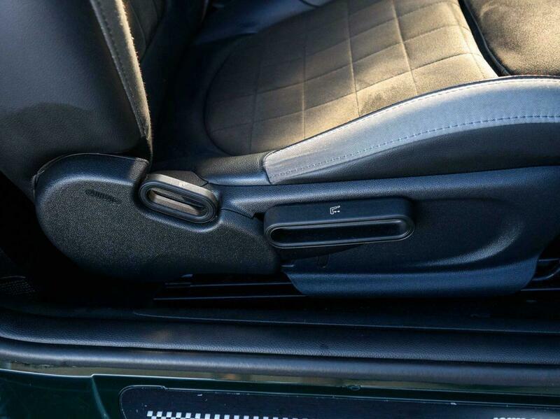Mini Hatch view 21