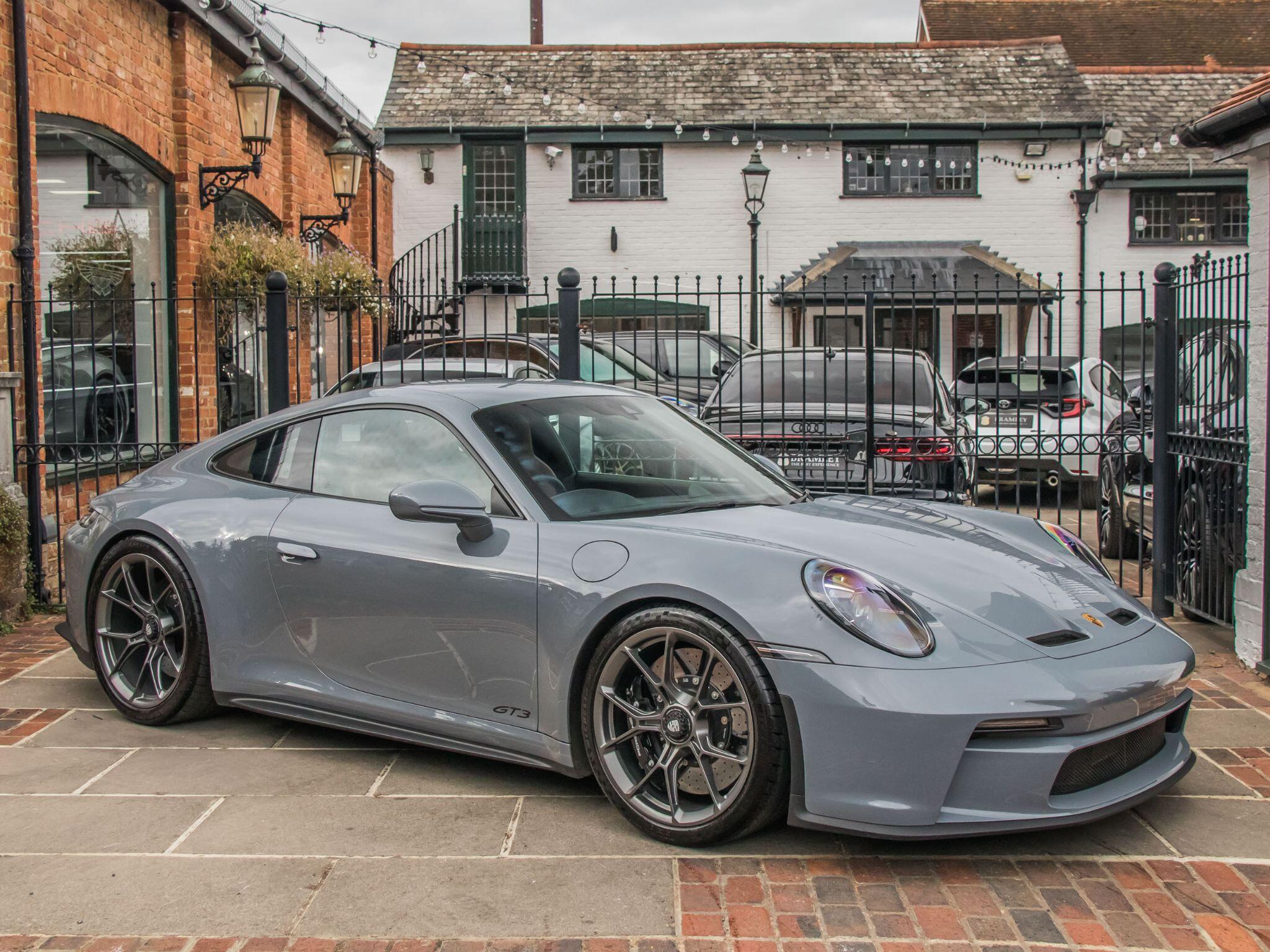 Porsche 911 view 5