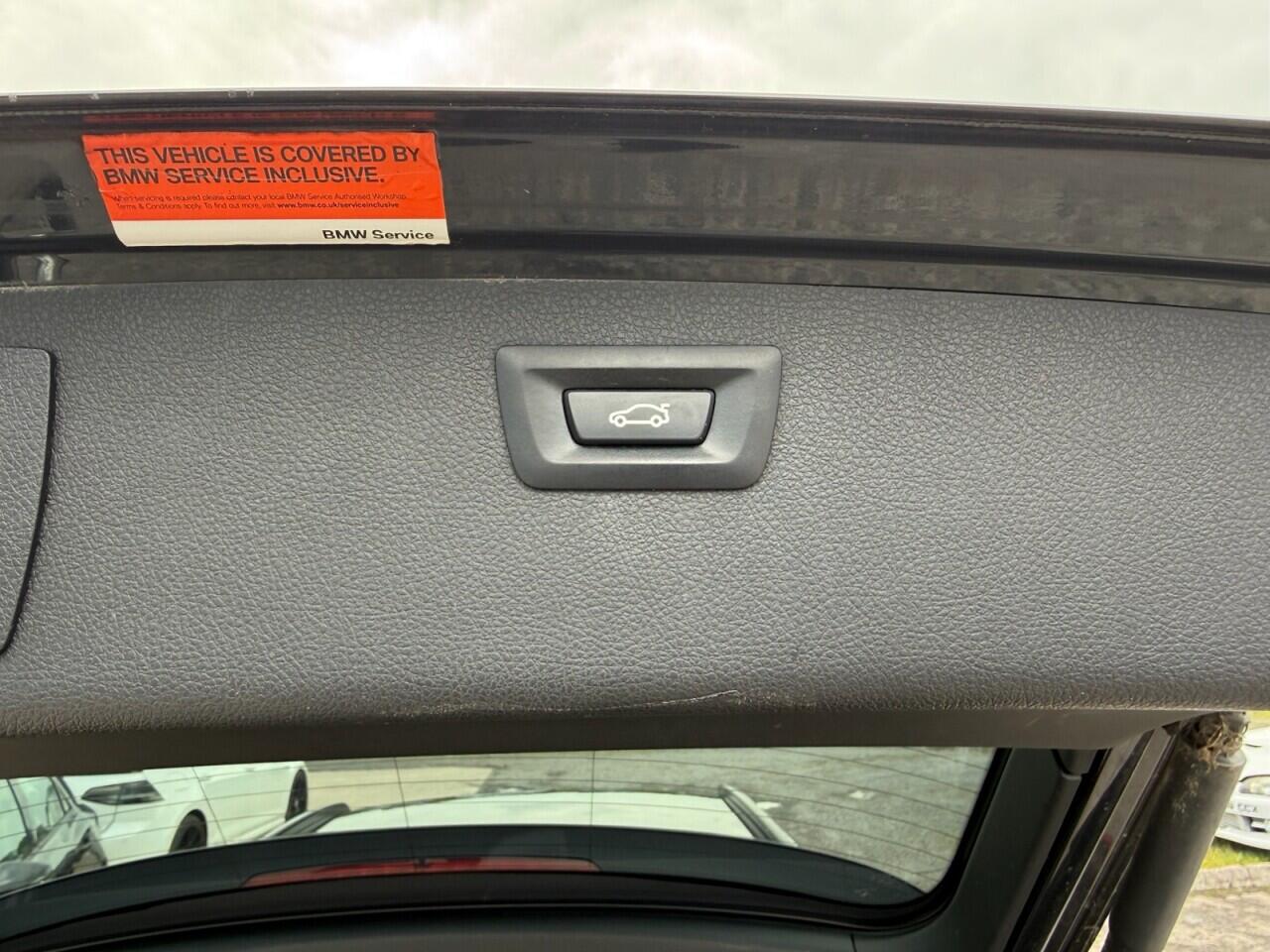 BMW 3 Series view 18