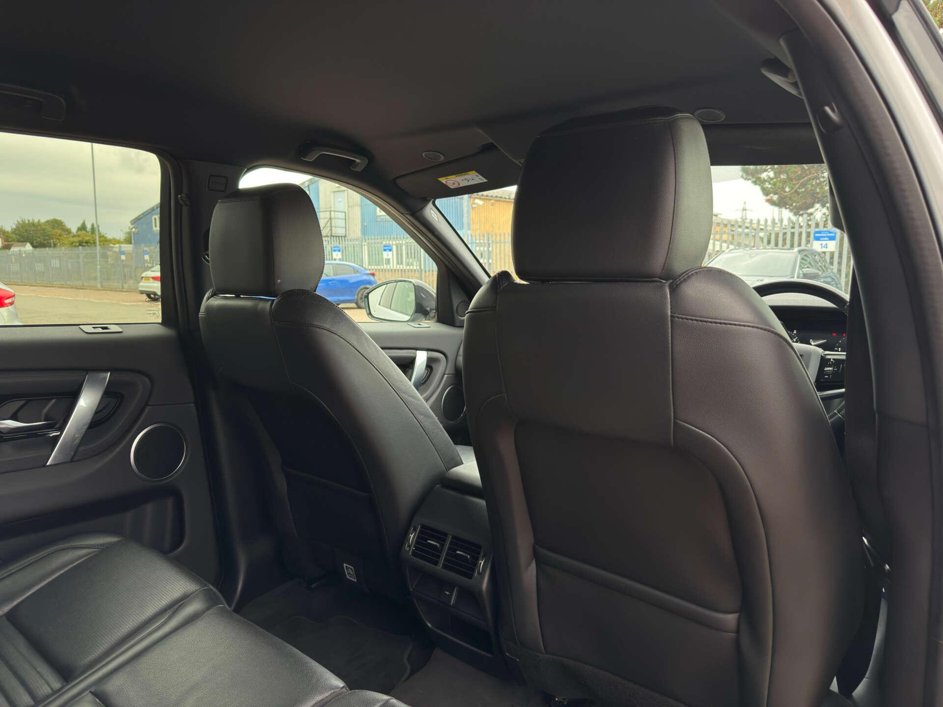 Land Rover Discovery Sport view 25
