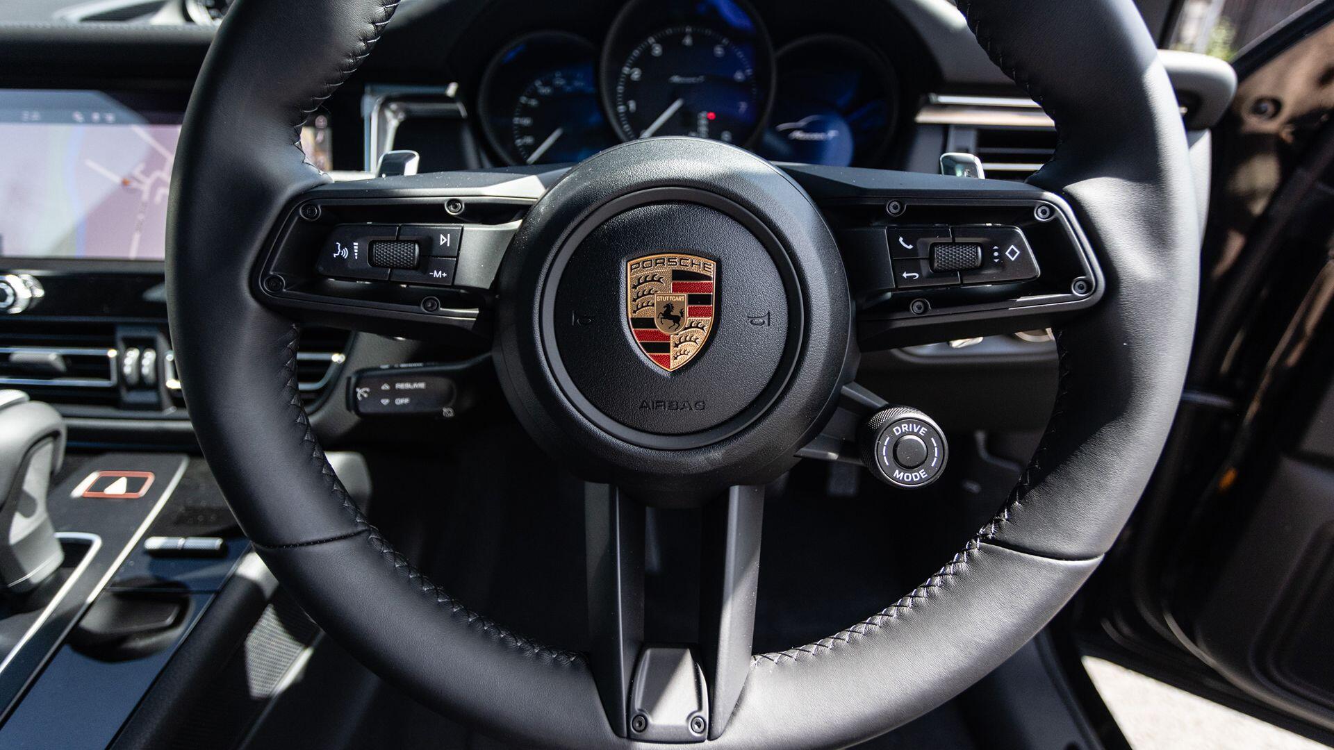 Porsche Macan view 24