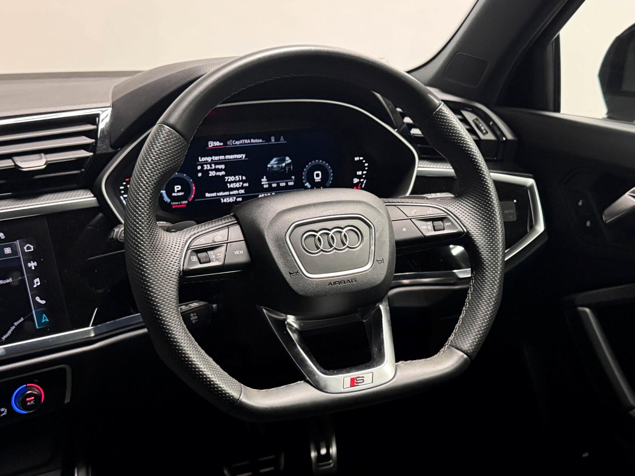Audi Q3 view 28
