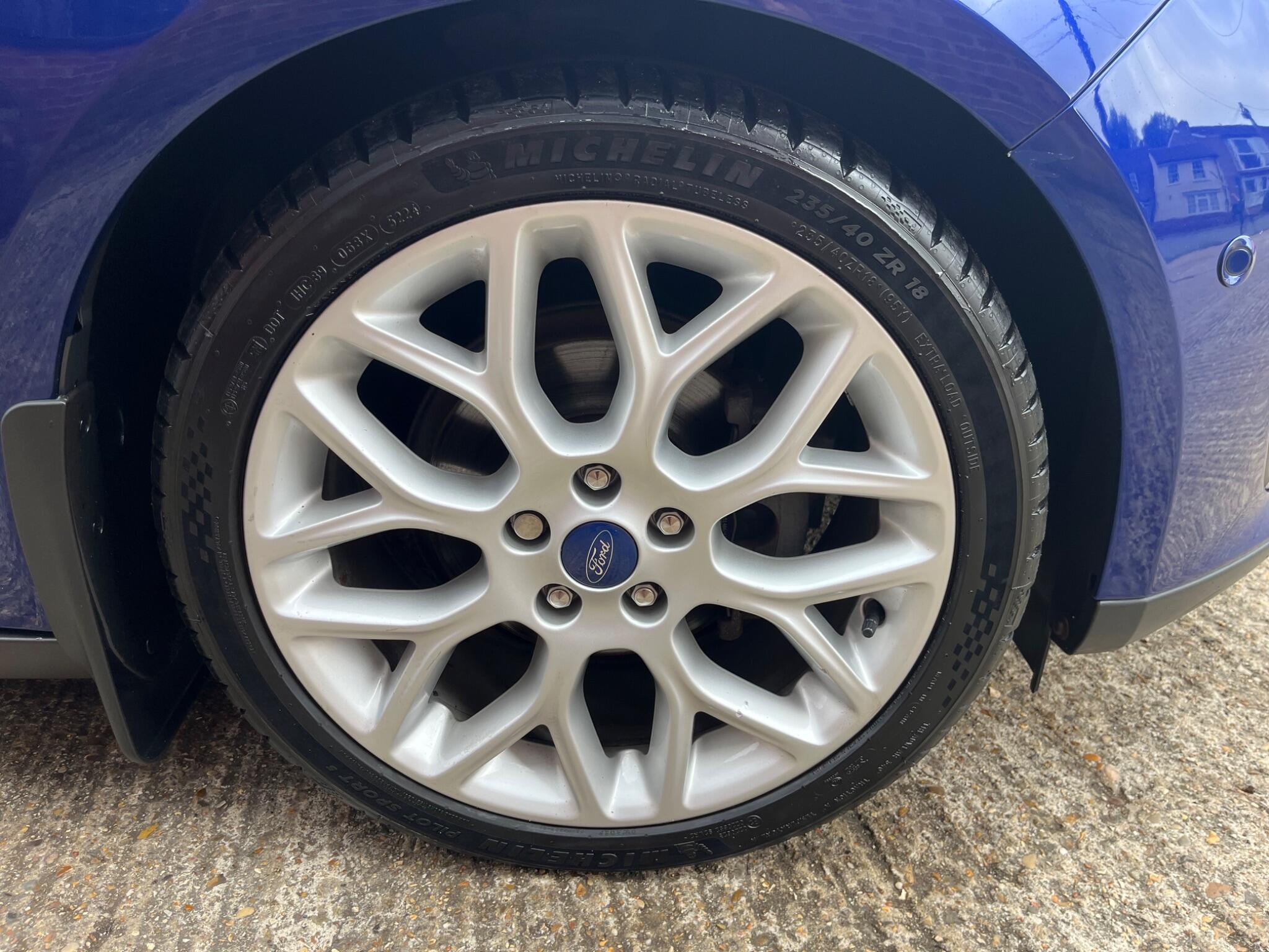 Ford Focus view 11