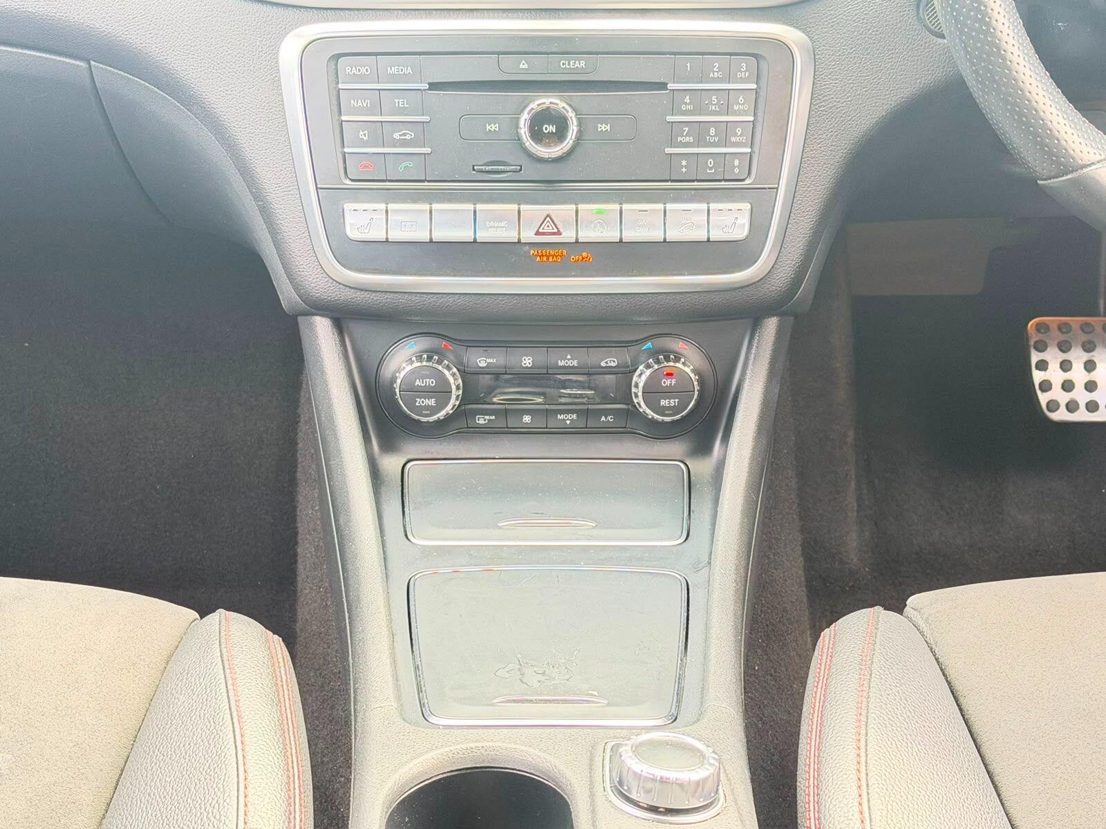 Mercedes-Benz Gla view 11