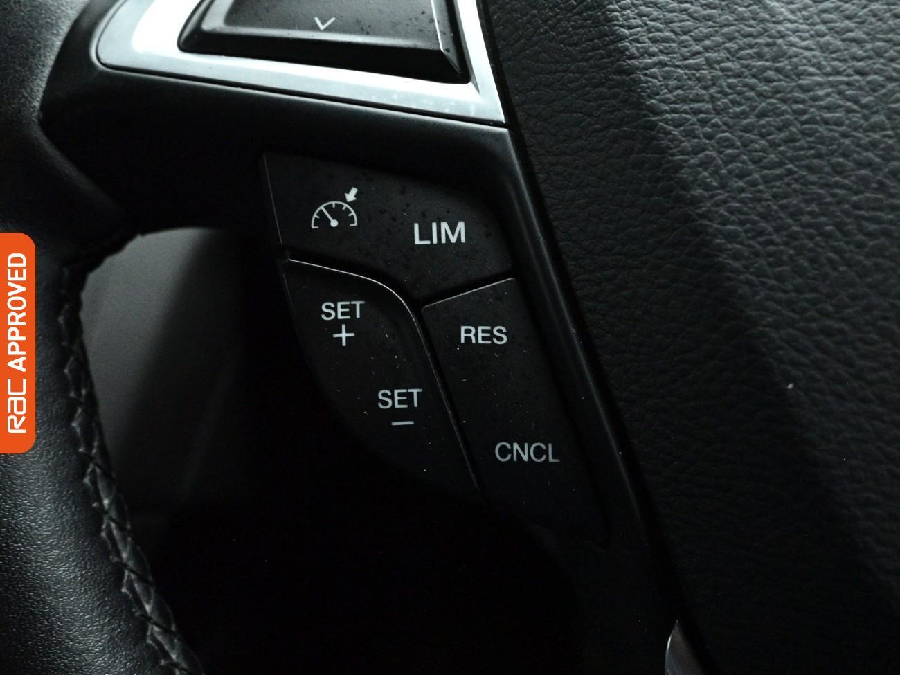 Ford Mondeo view 24