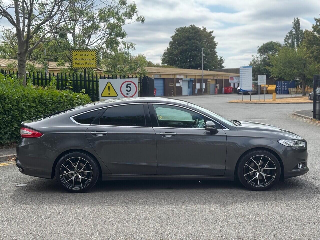 Ford Mondeo view 8