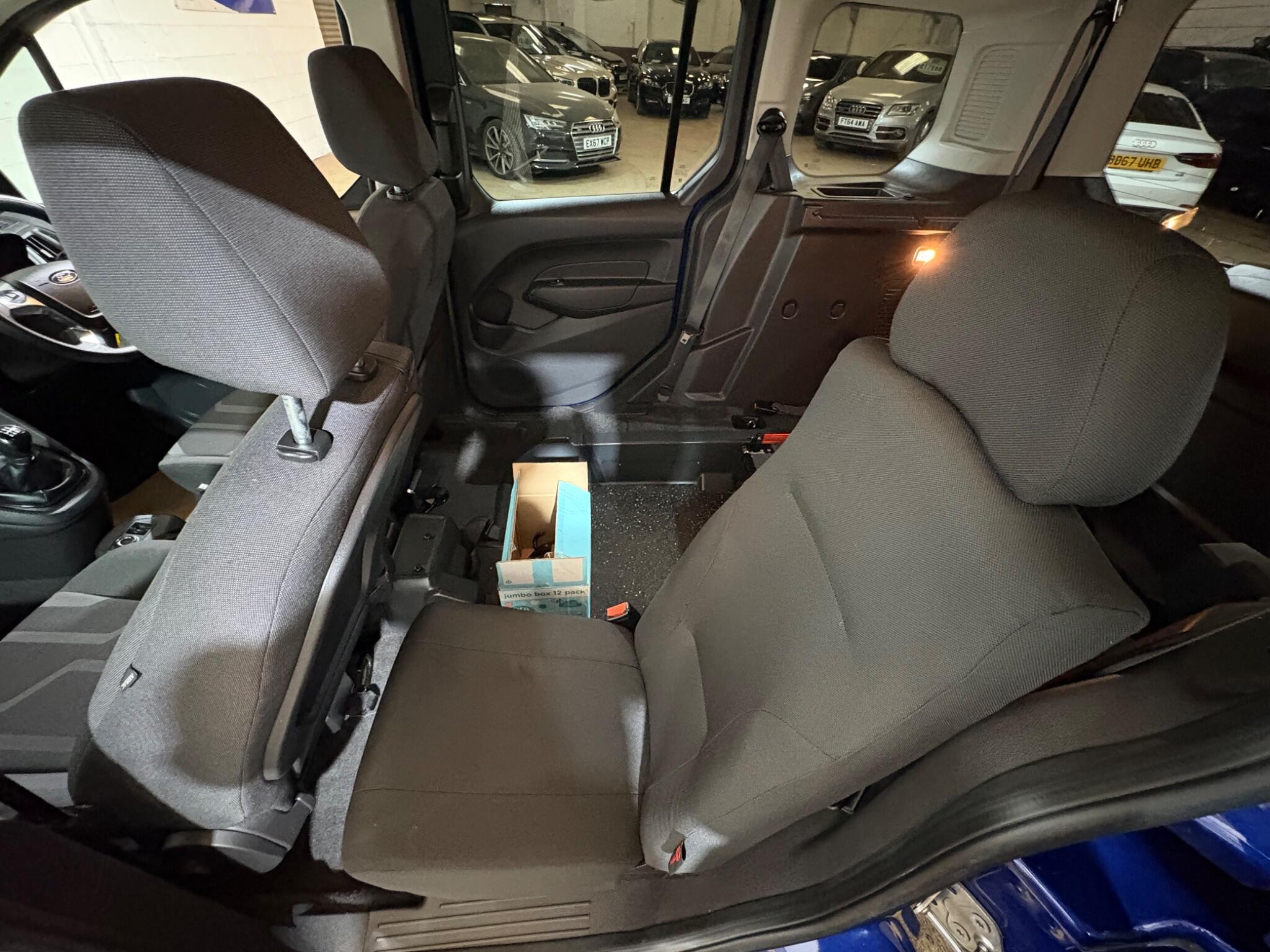 Ford Tourneo Connect view 56