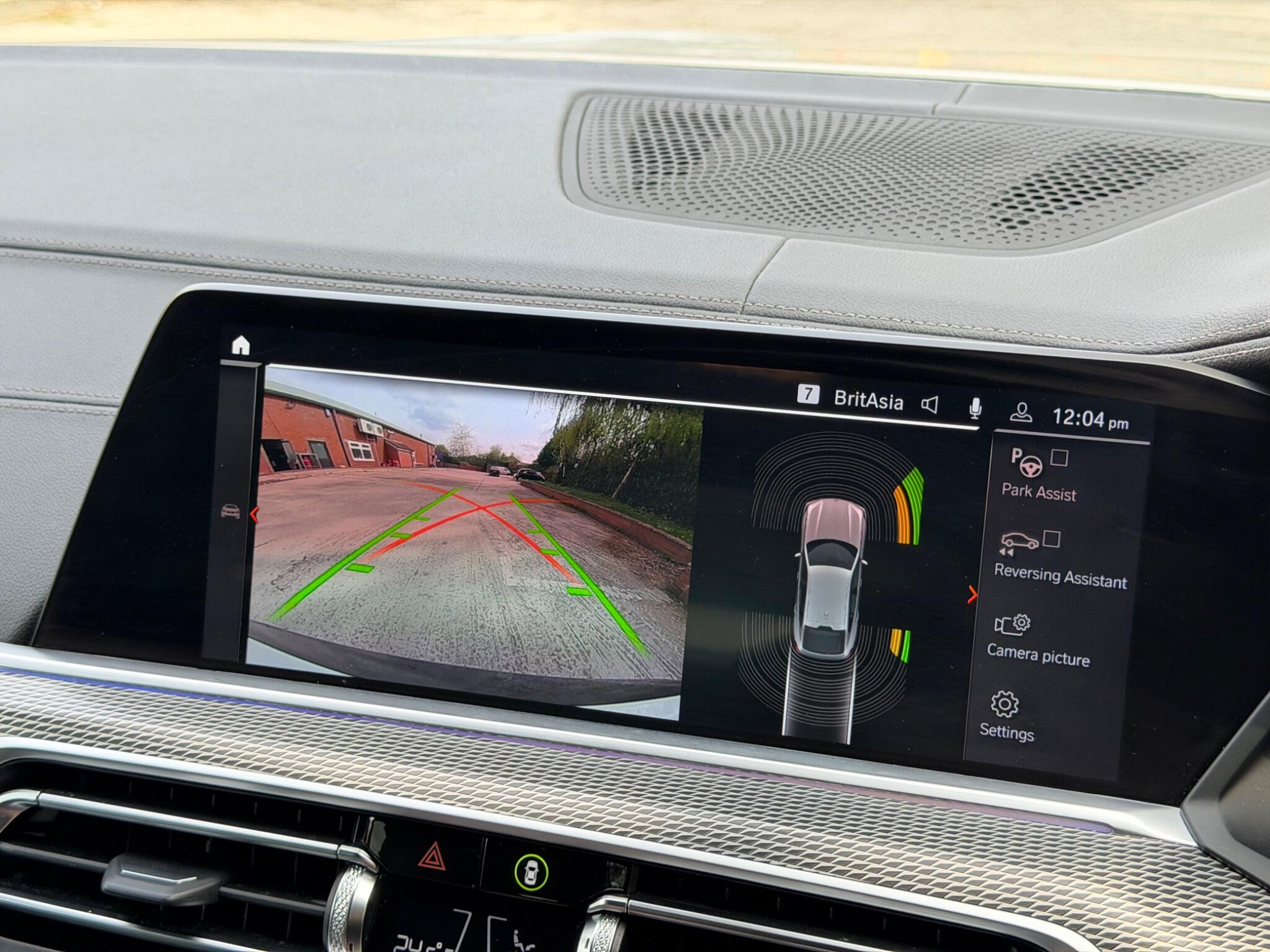 BMW X6 view 32