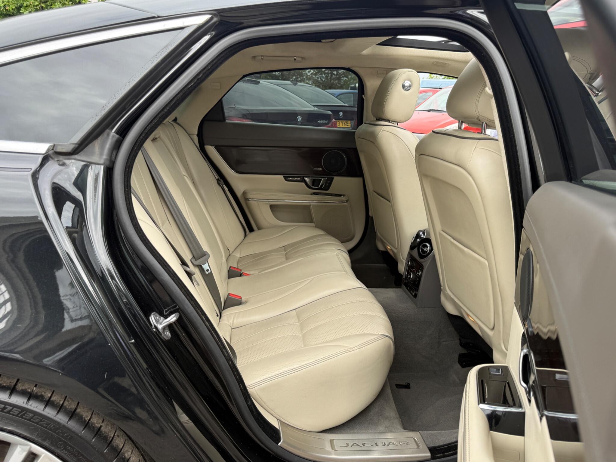Jaguar XJ - Image 40