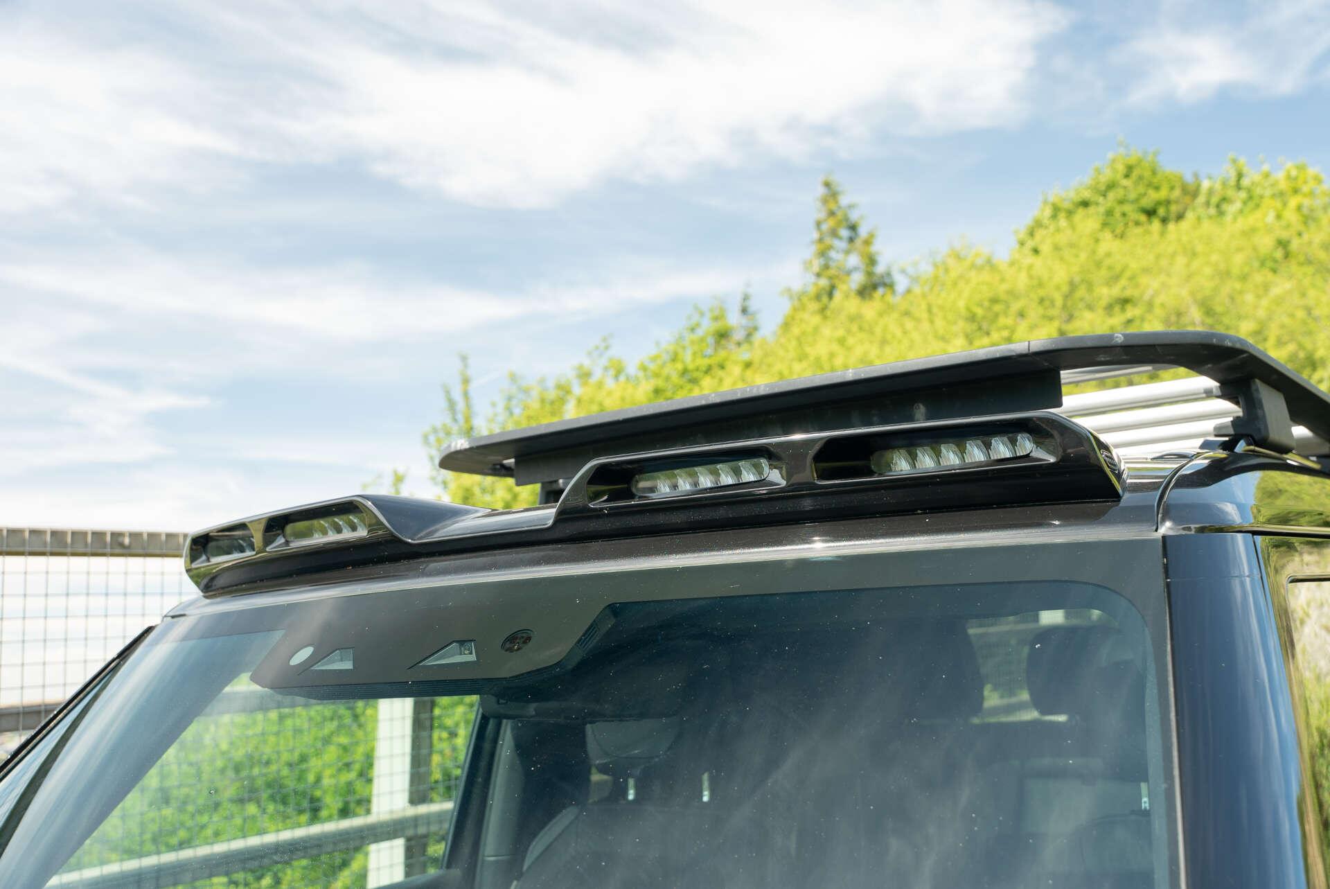 Land Rover Defender 90 view 50