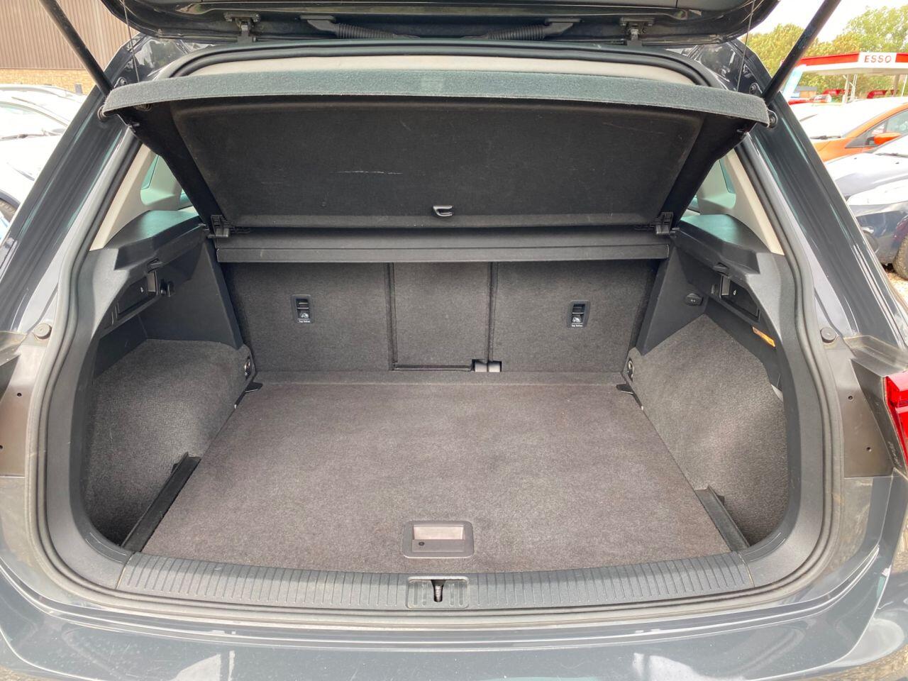 Volkswagen Tiguan view 6
