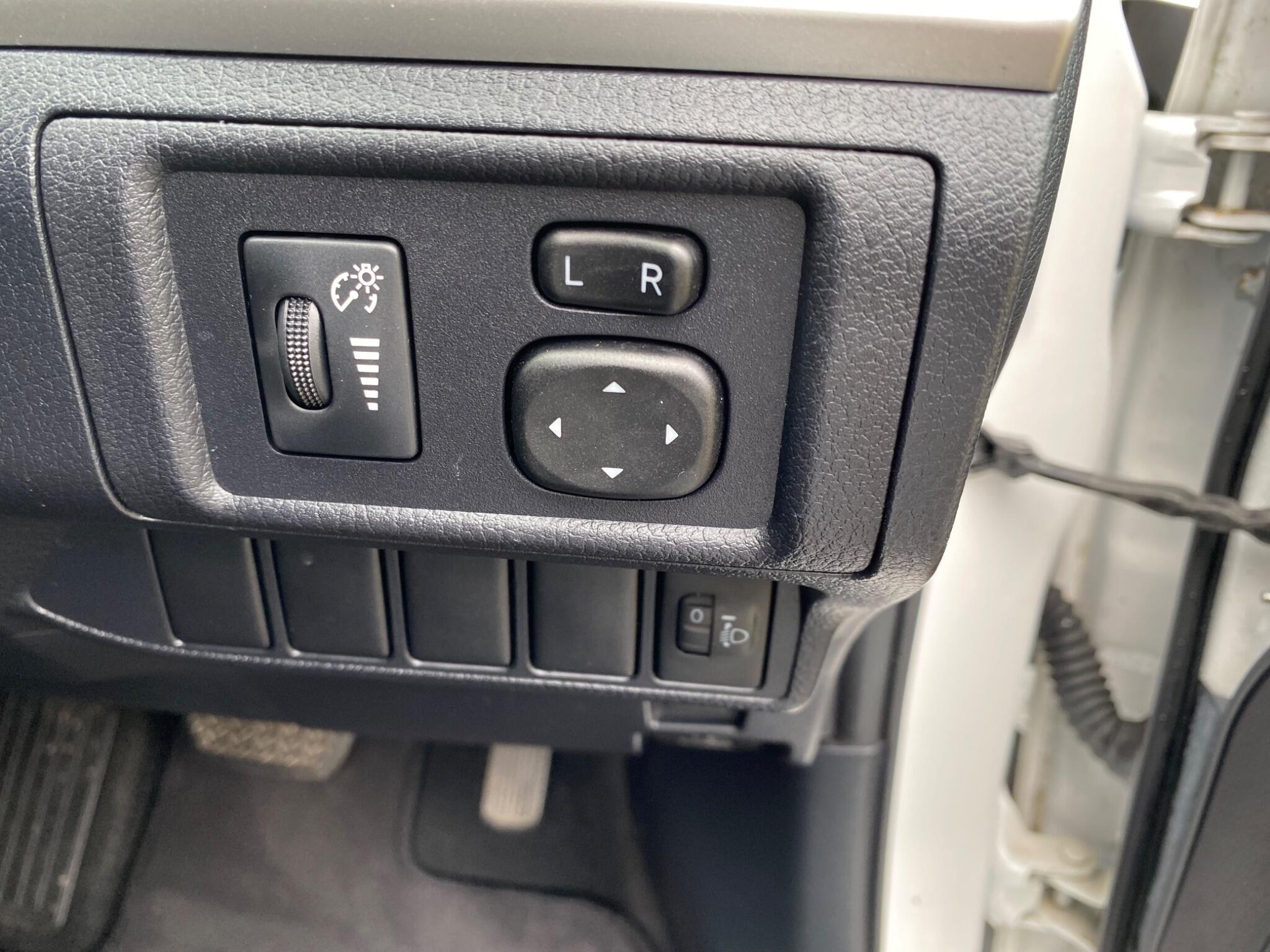 Lexus CT view 17
