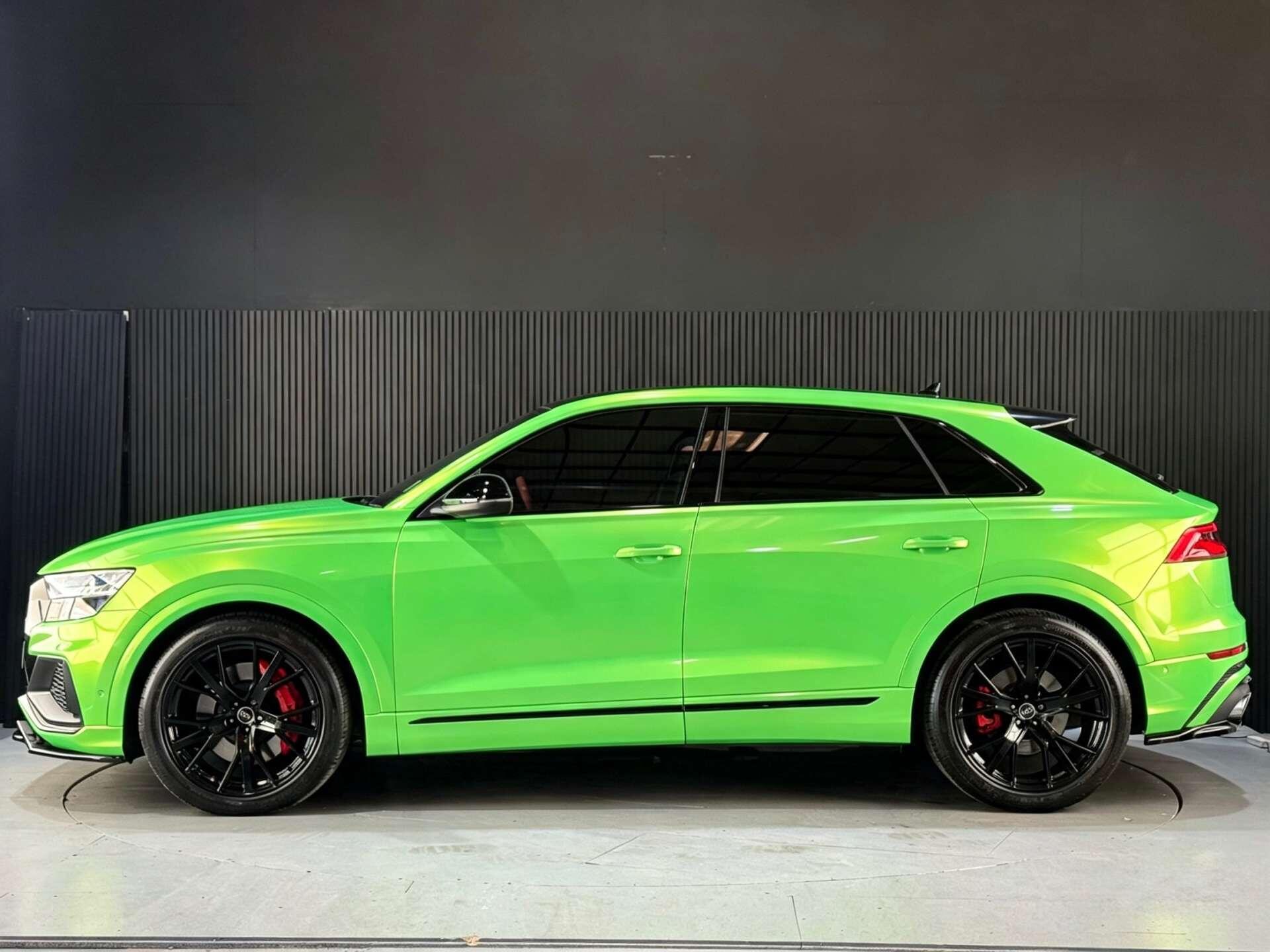 Audi SQ8 view 11