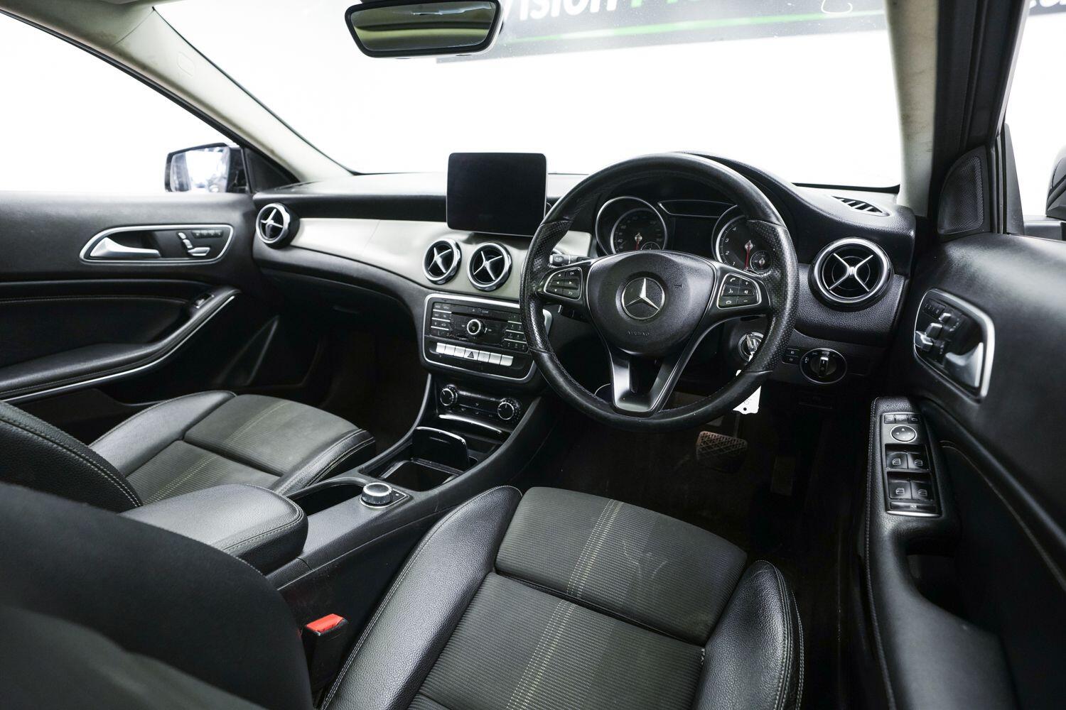 Mercedes-Benz Gla view 8