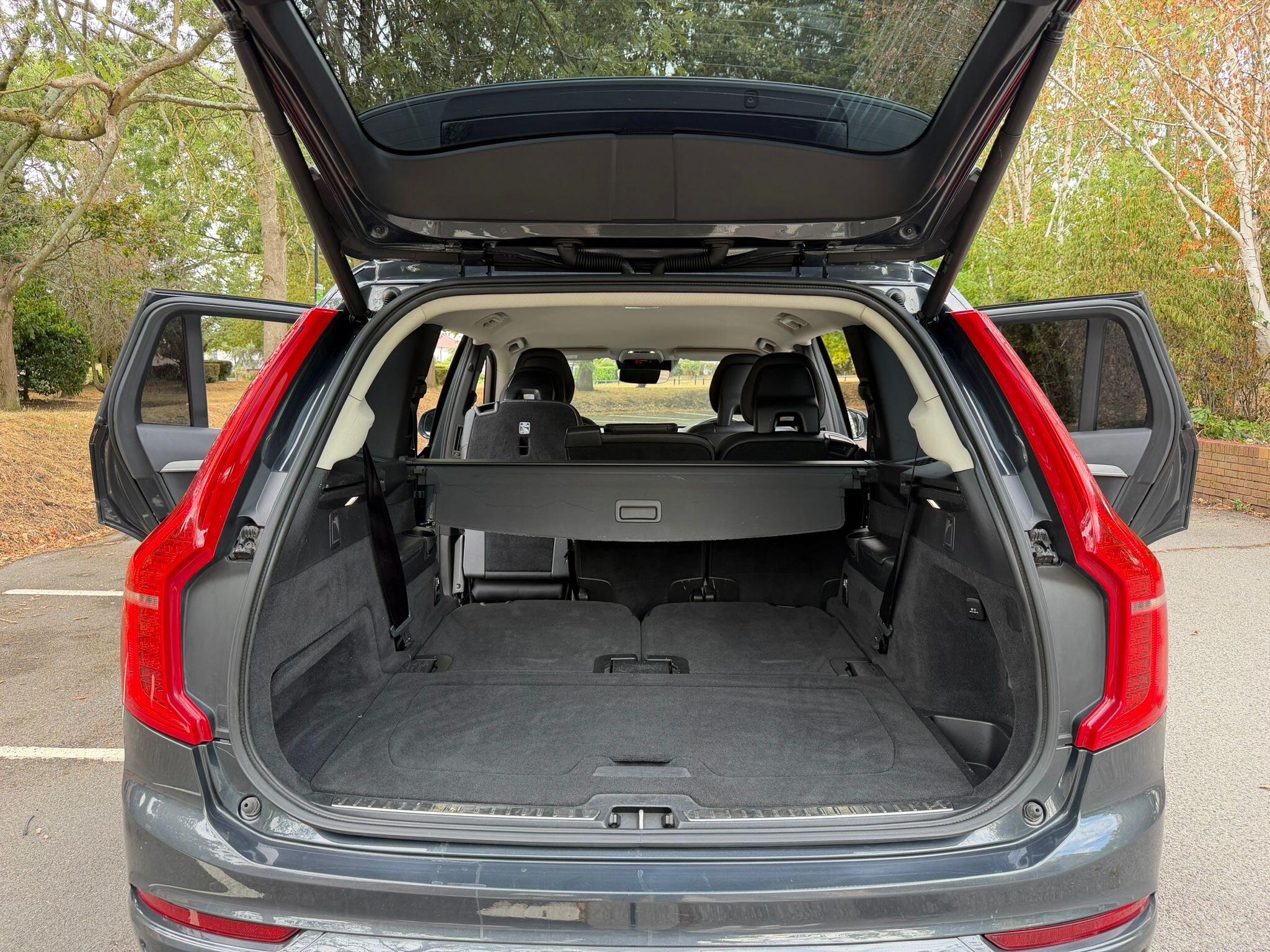 Volvo XC90 view 24