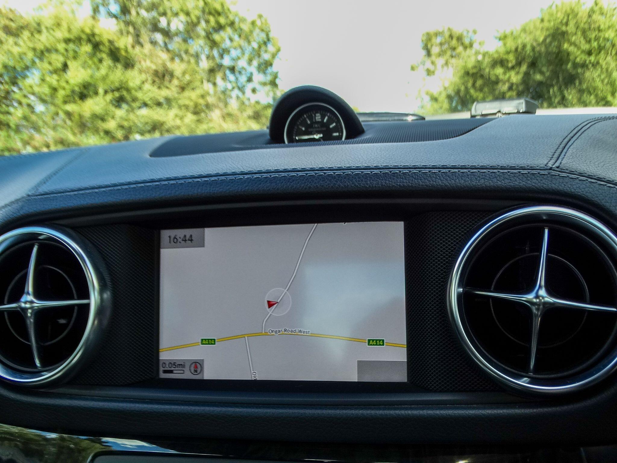 Mercedes-Benz SL view 21
