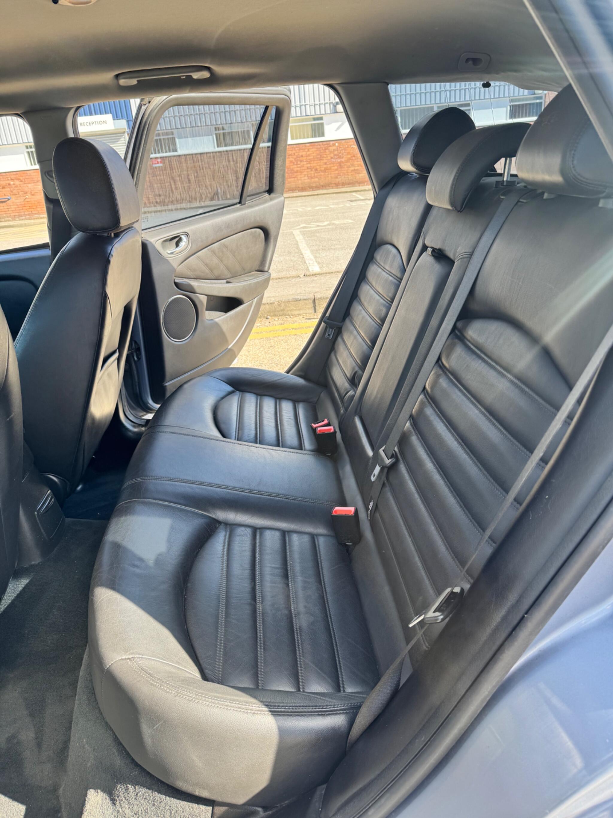 Jaguar X-Type view 28