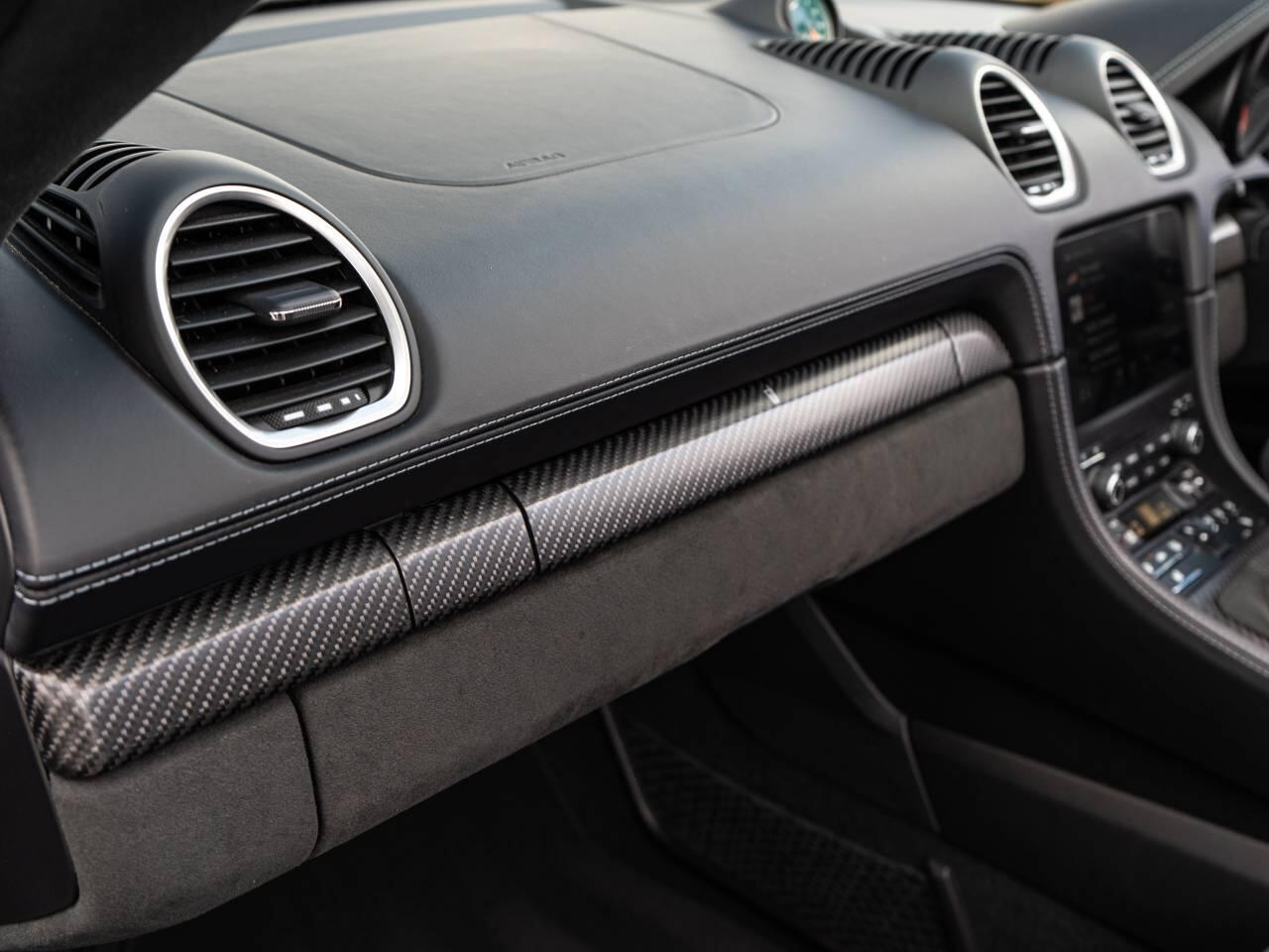 Porsche 718 Spyder view 36