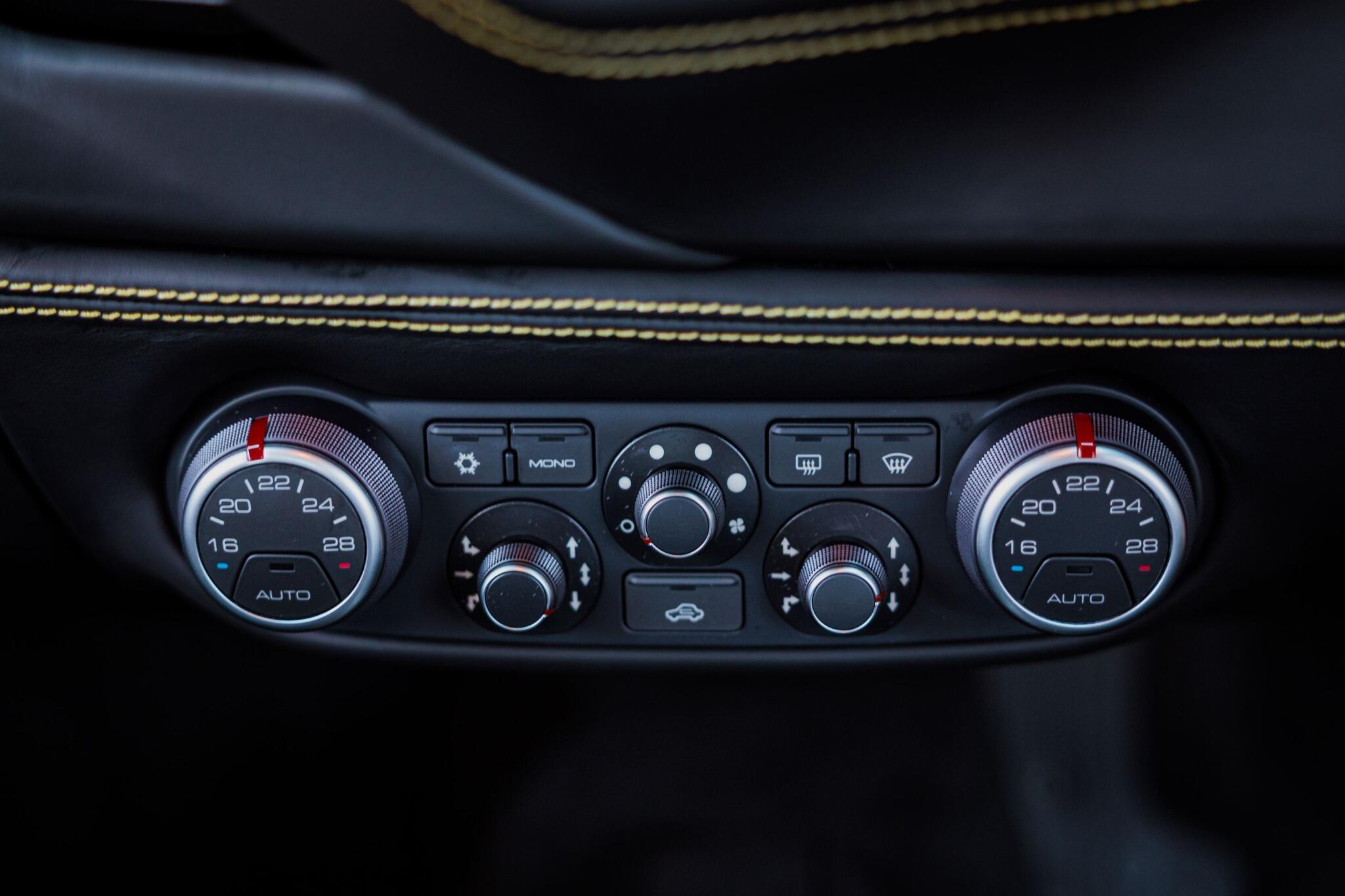 Ferrari 488 view 30