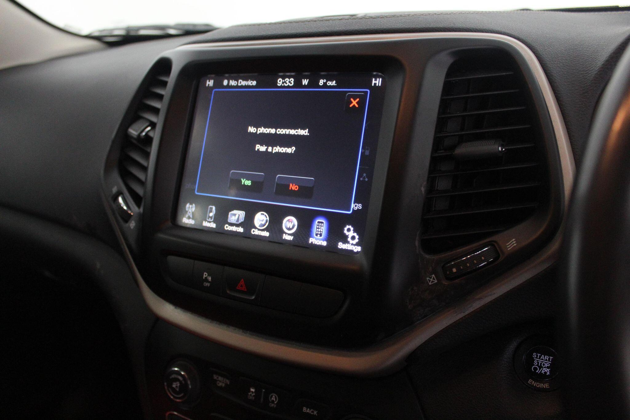 Jeep Cherokee view 38