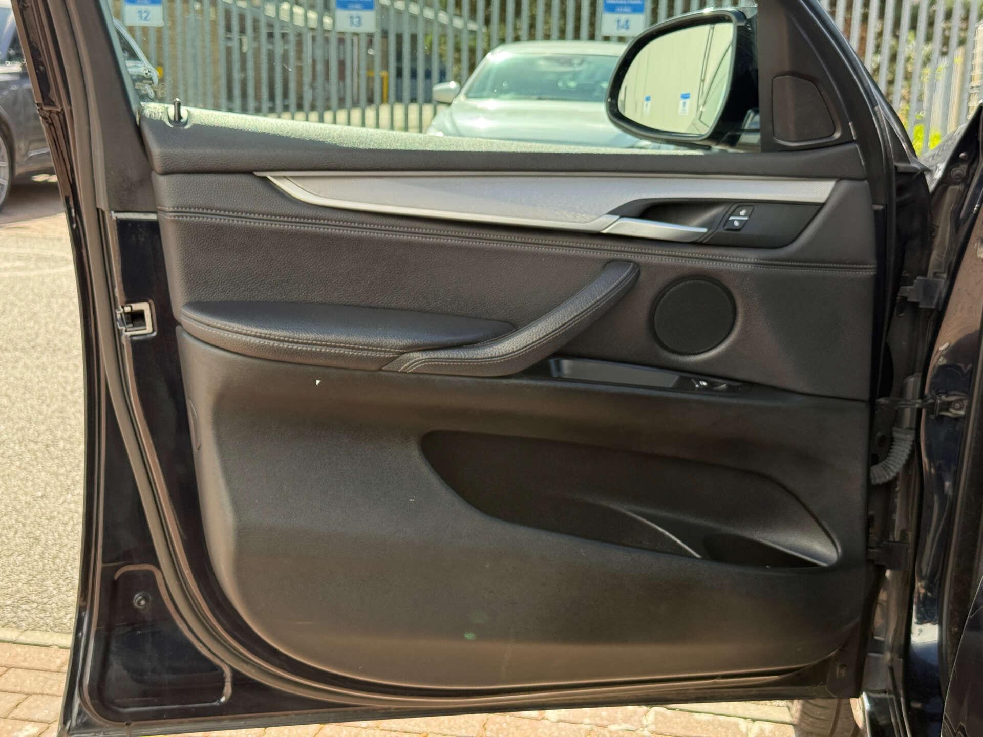 BMW X5 view 40