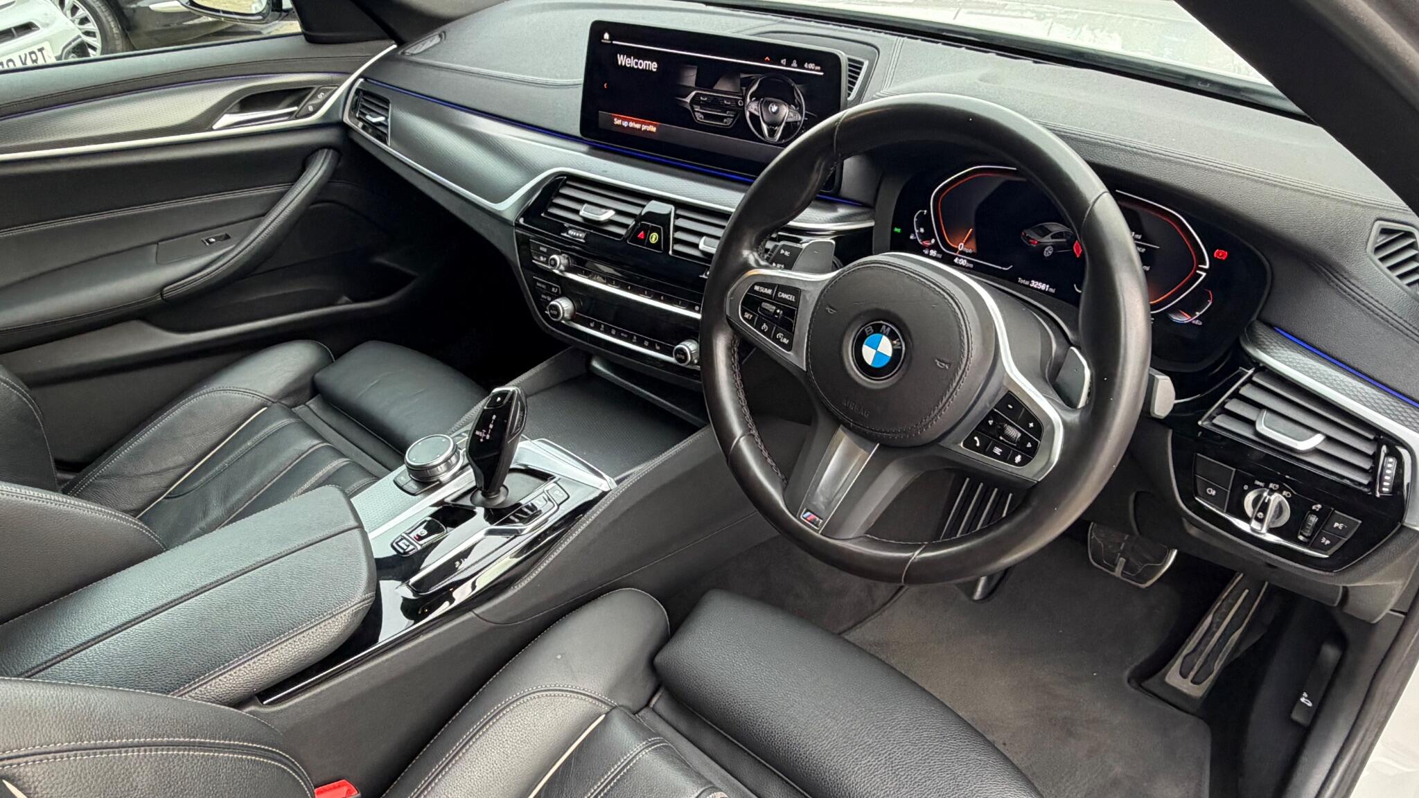 BMW 5 Series view 18