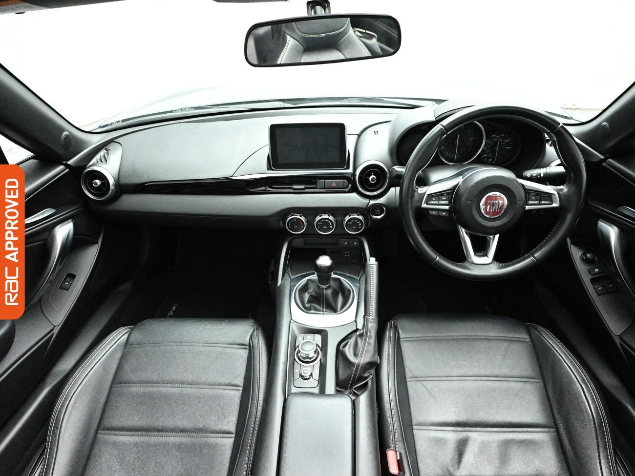 Fiat 124 Spider view 2