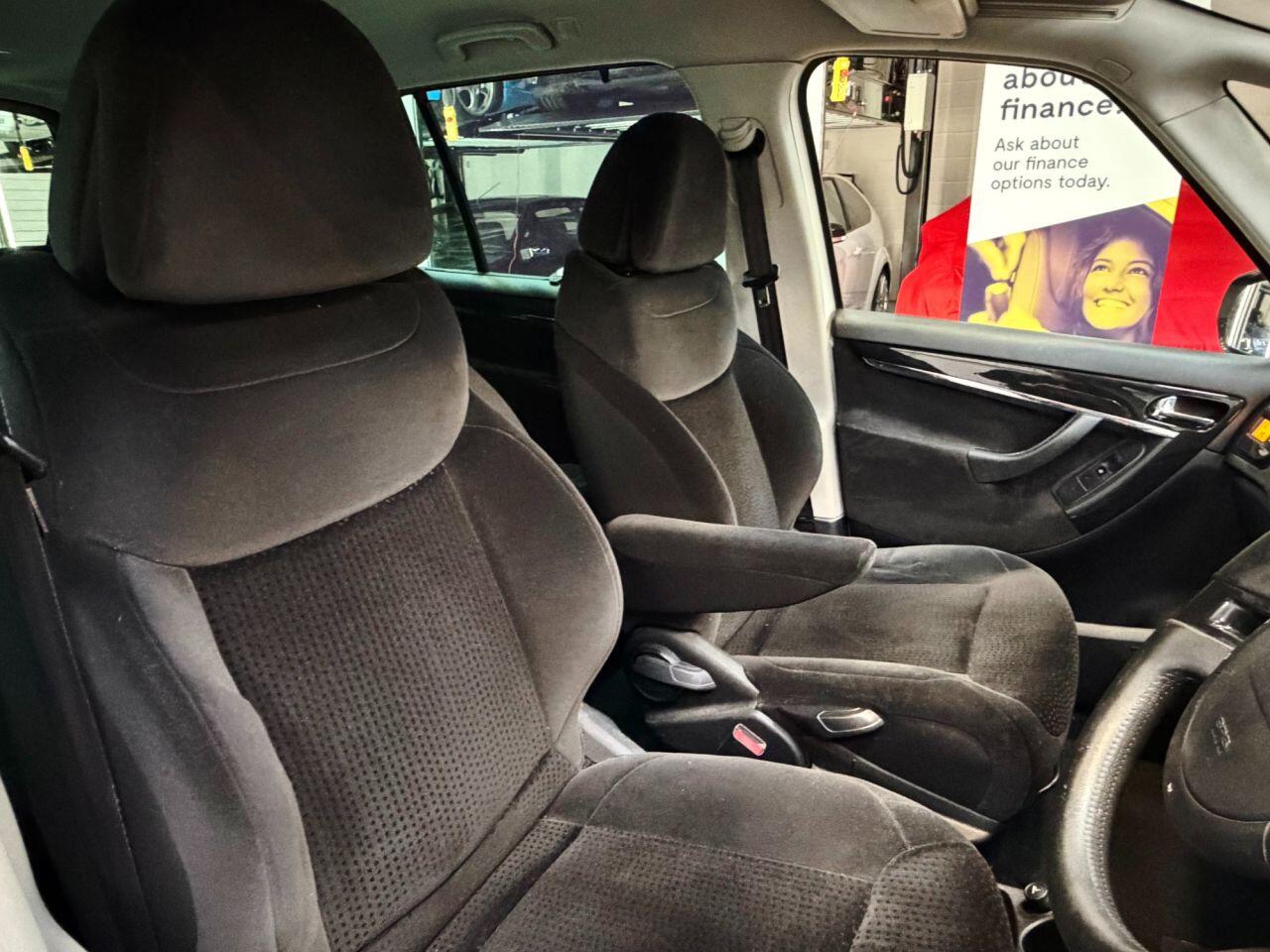 Citroen Grand C4 Picasso view 19