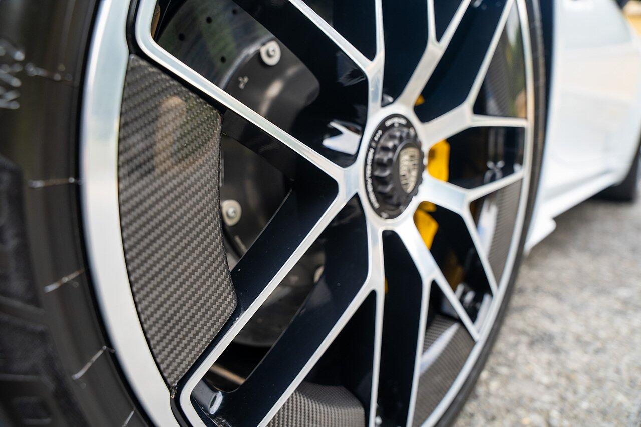 Porsche 911 view 9