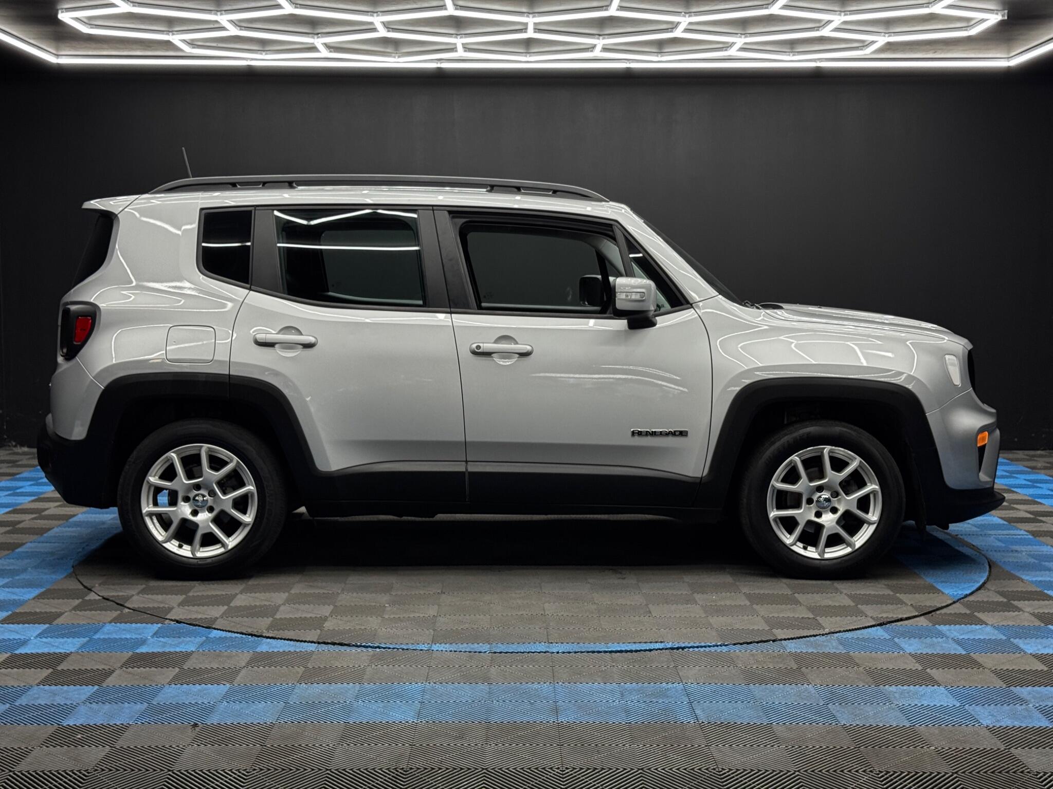 Jeep Renegade view 4