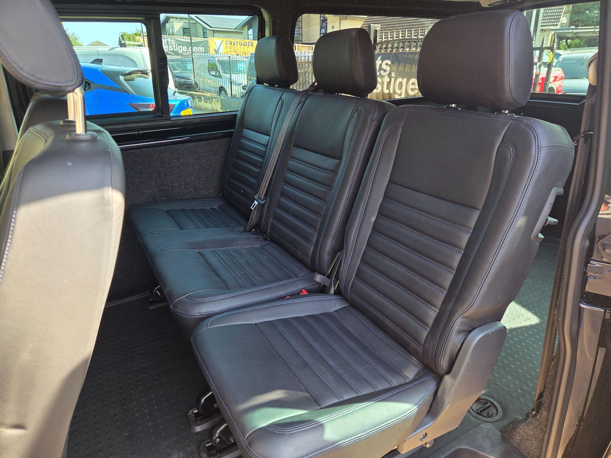 Volkswagen Transporter view 11