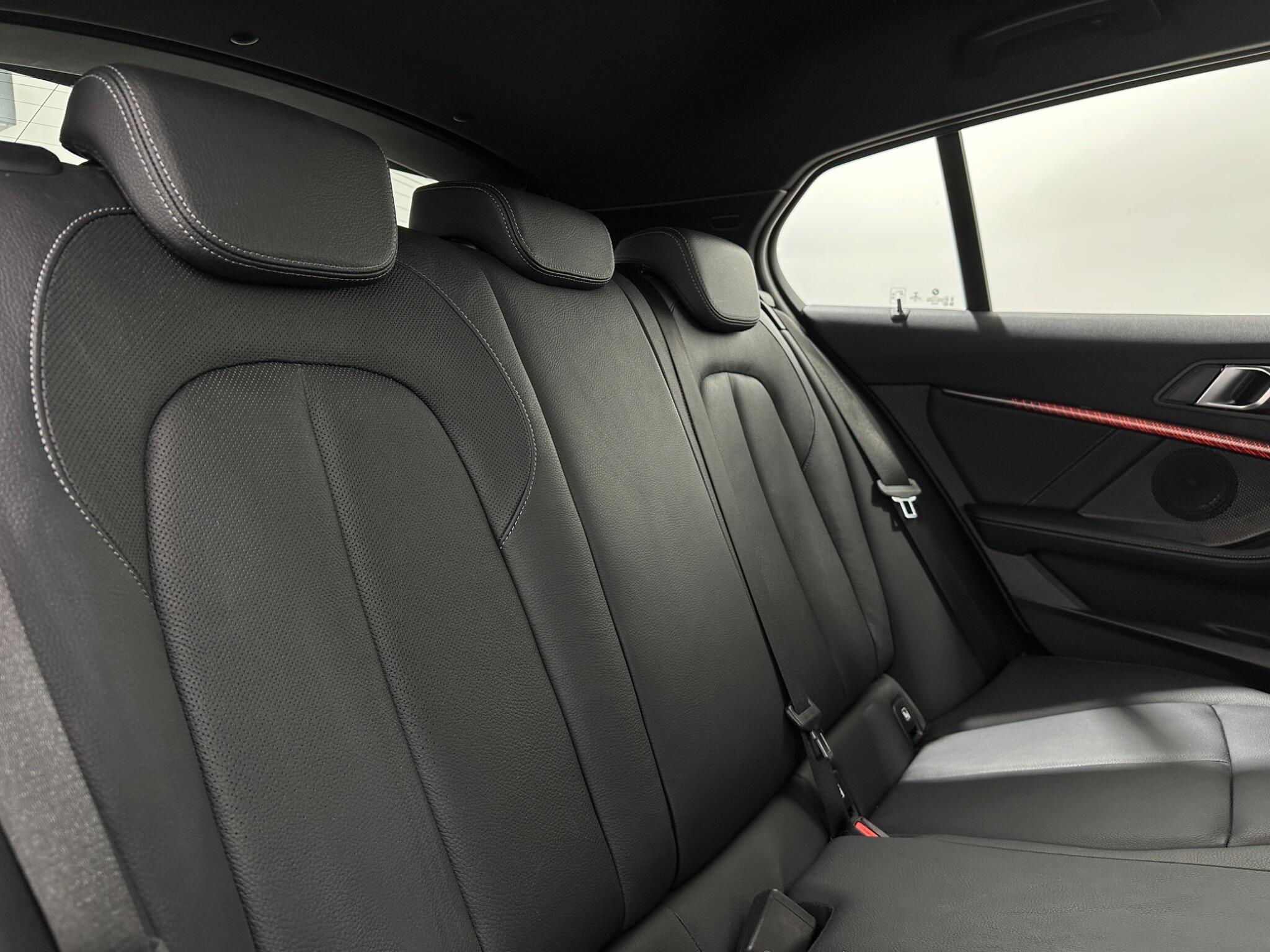 BMW 1 Series view 42