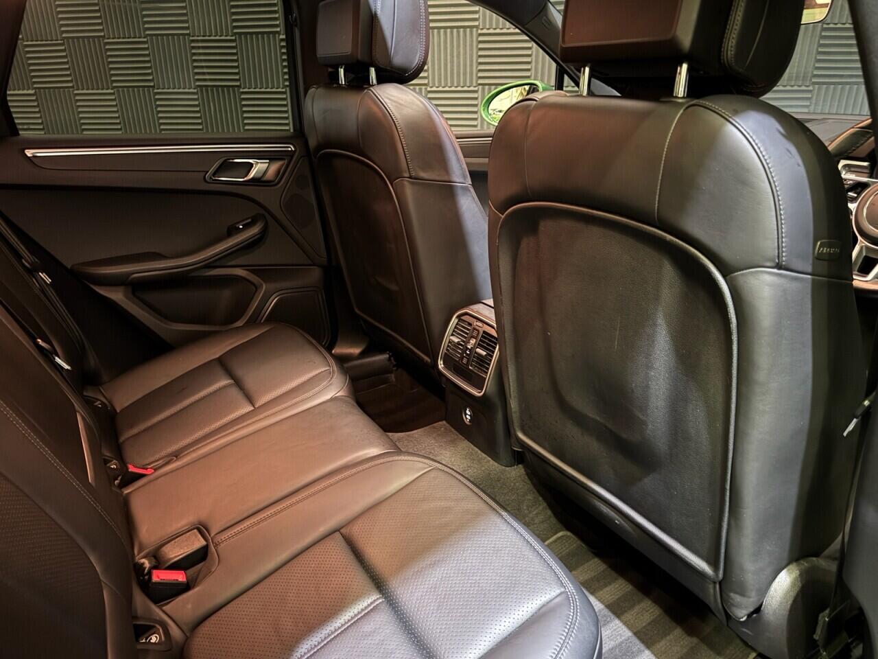 Porsche Macan view 21