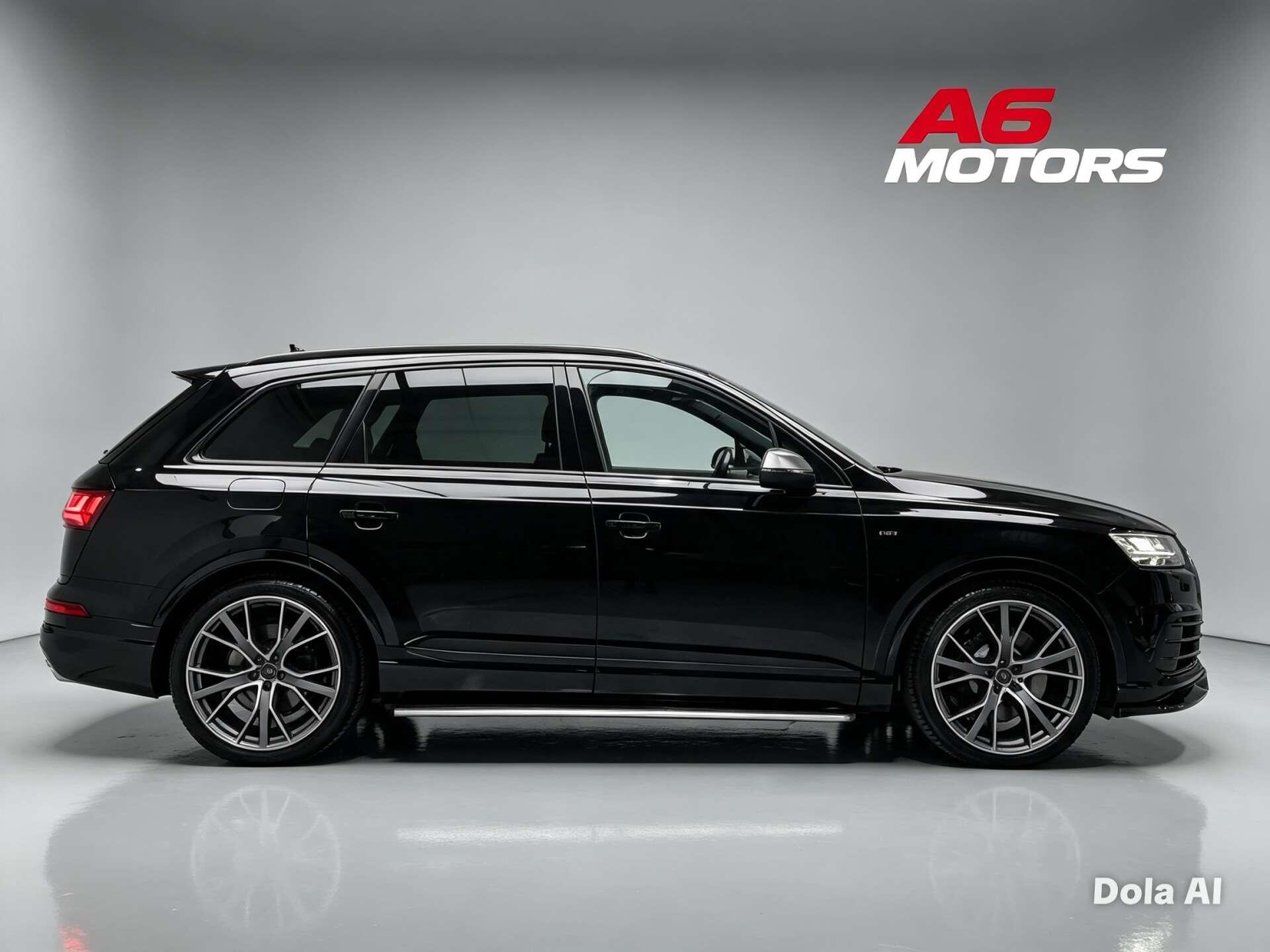 Audi SQ7 view 10