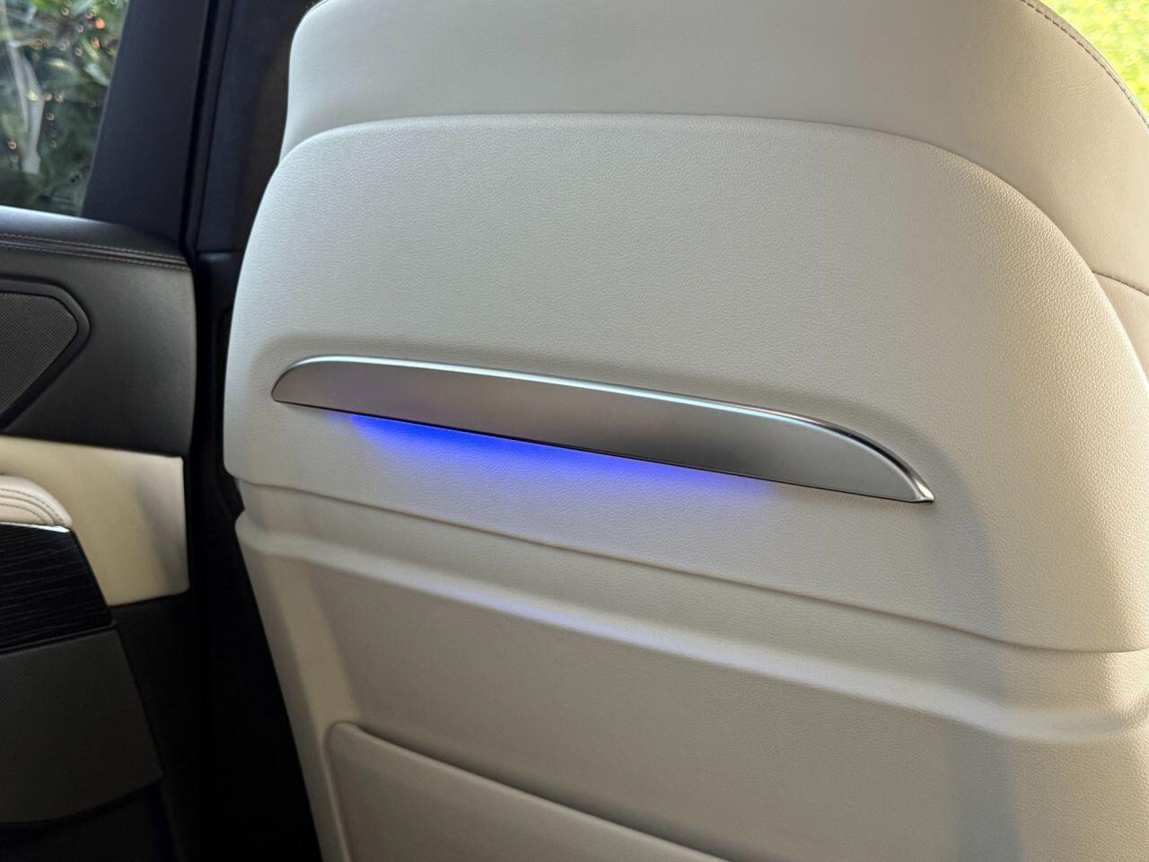 BMW X7 view 21
