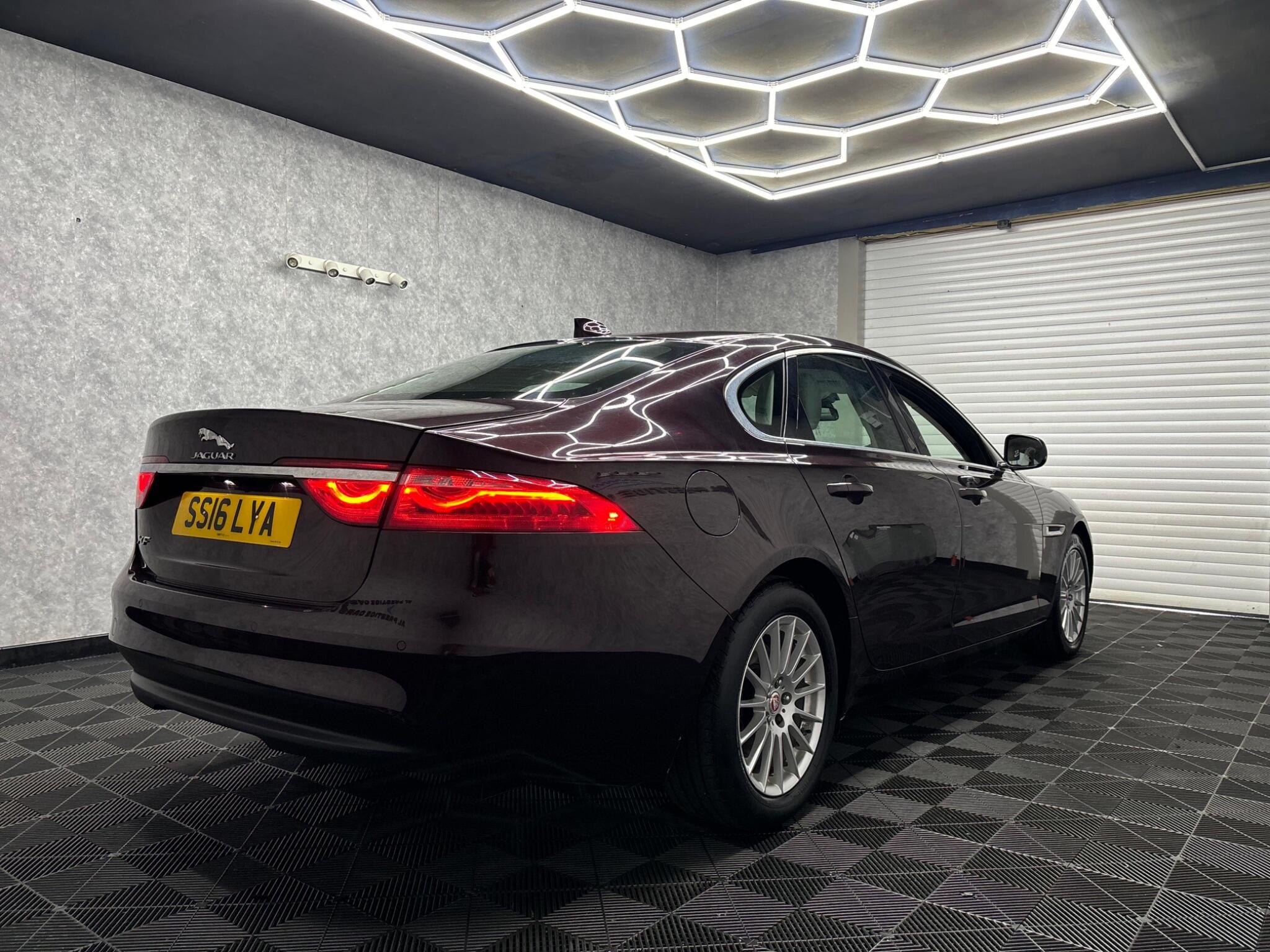 Jaguar XF view 23