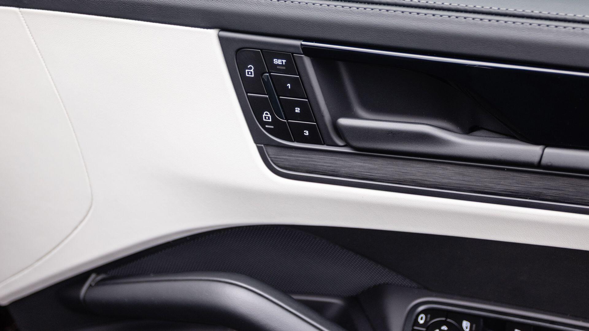 Porsche Cayenne view 19