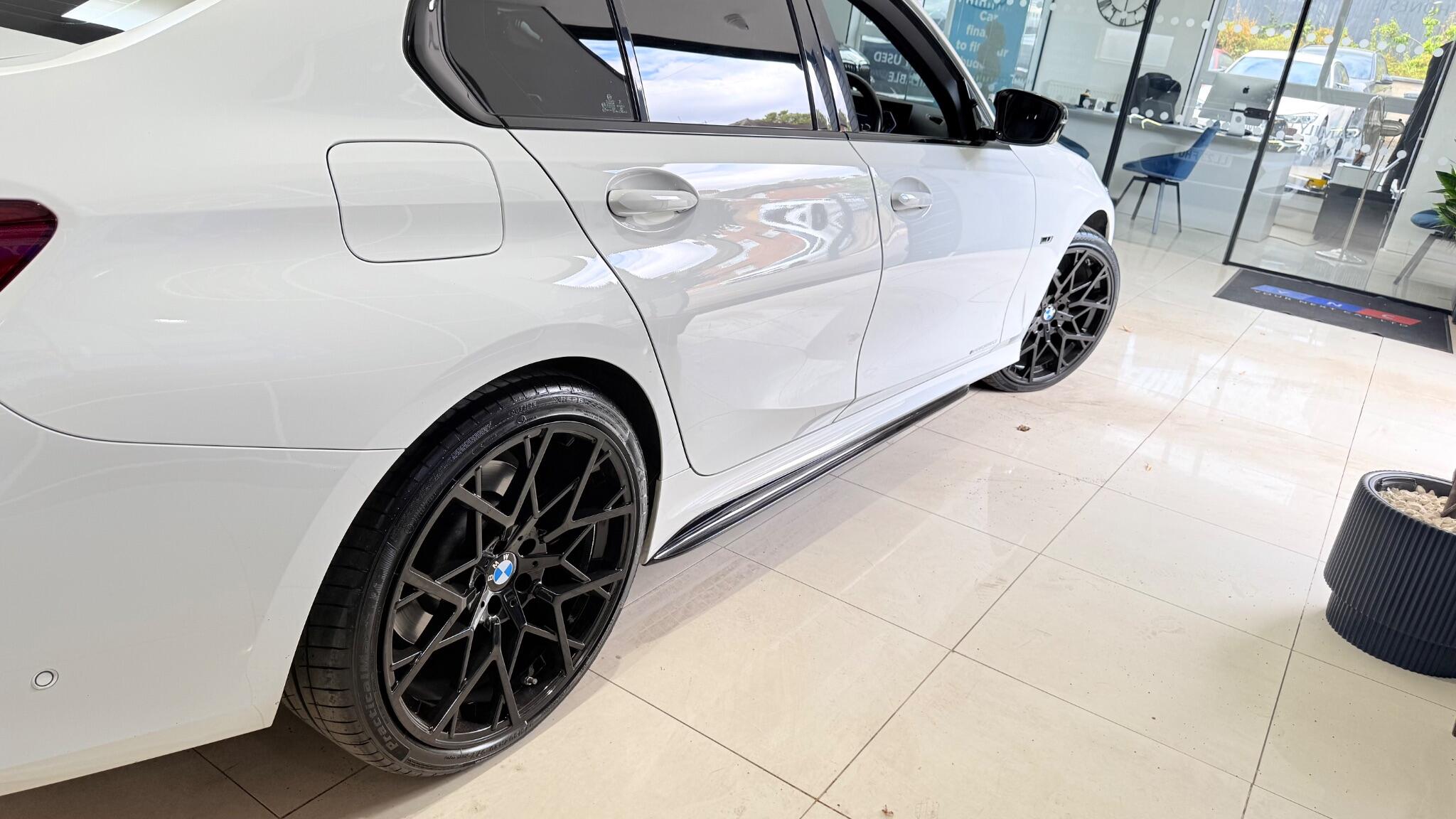 BMW 3 Series view 10