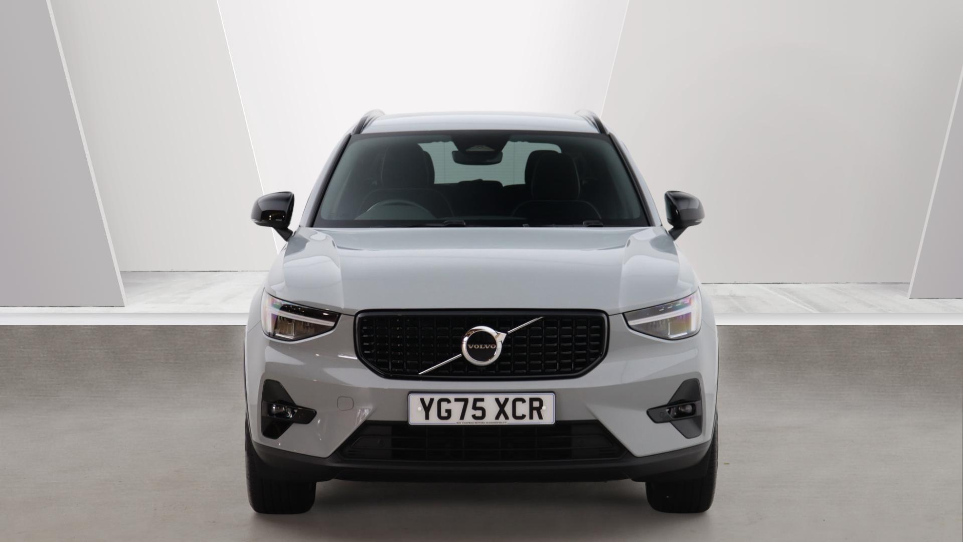 Volvo XC40 view 8