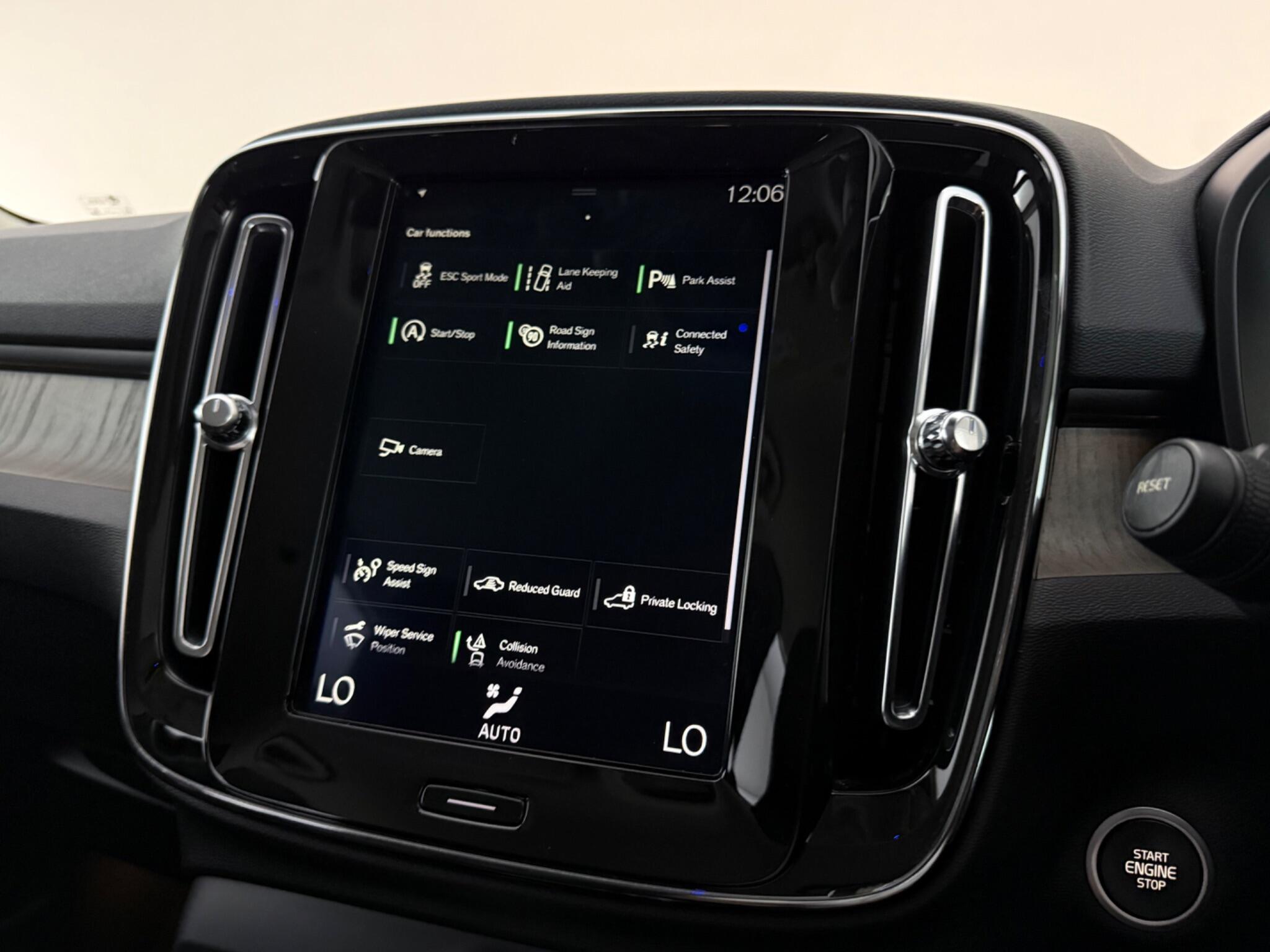 Volvo XC40 view 28