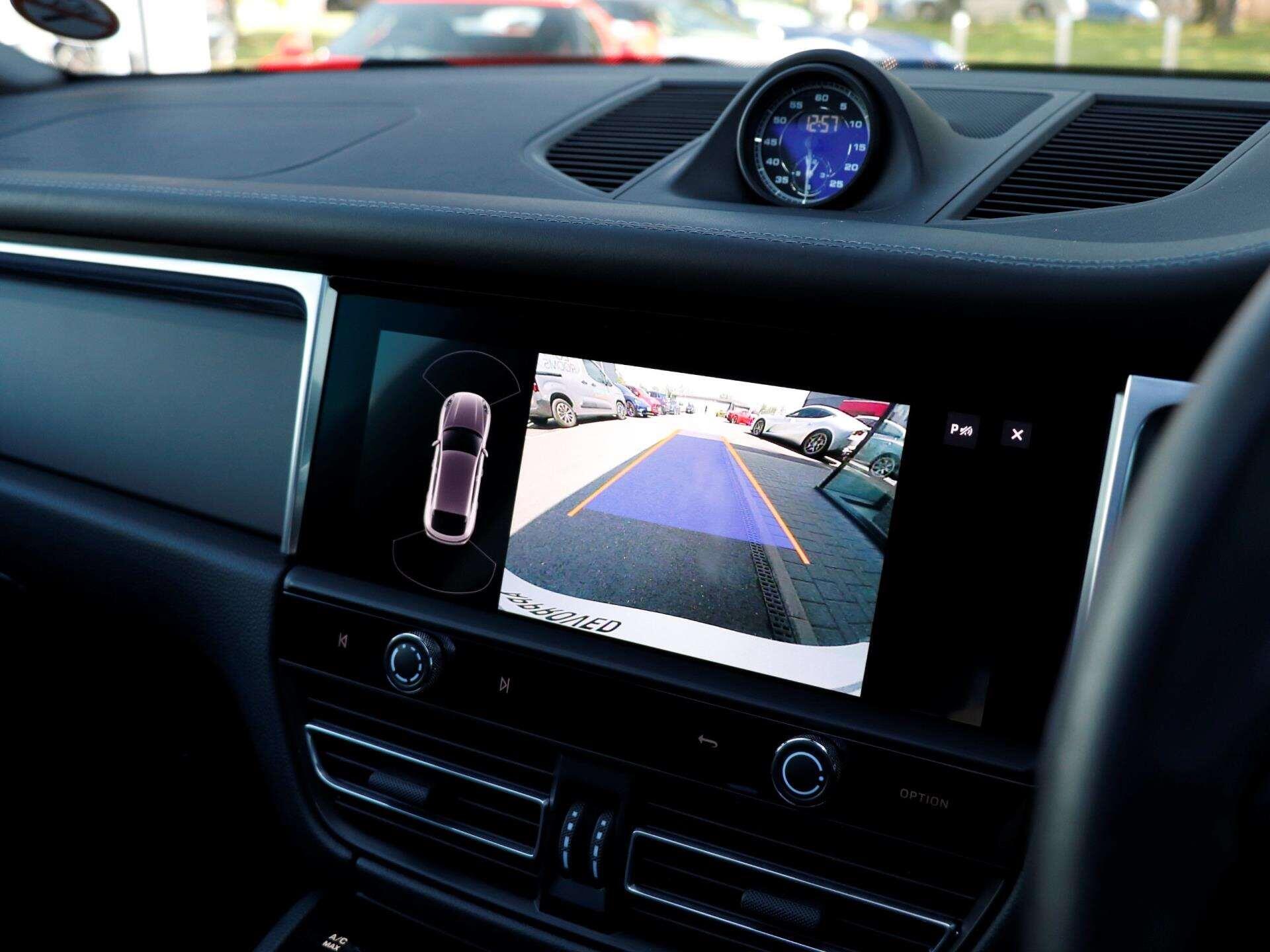 Porsche Macan view 15