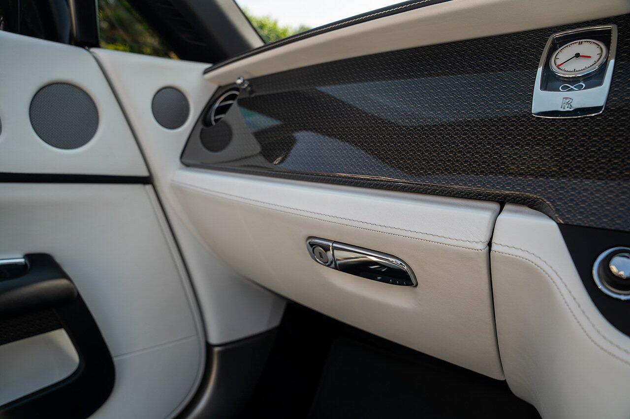 Rolls-Royce Dawn view 95