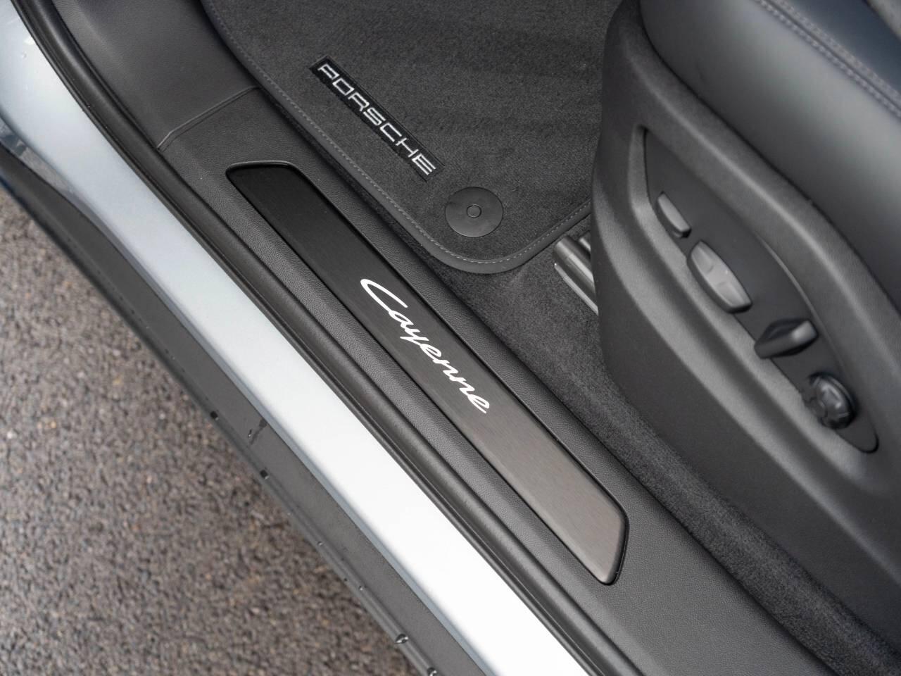 Porsche Cayenne view 33